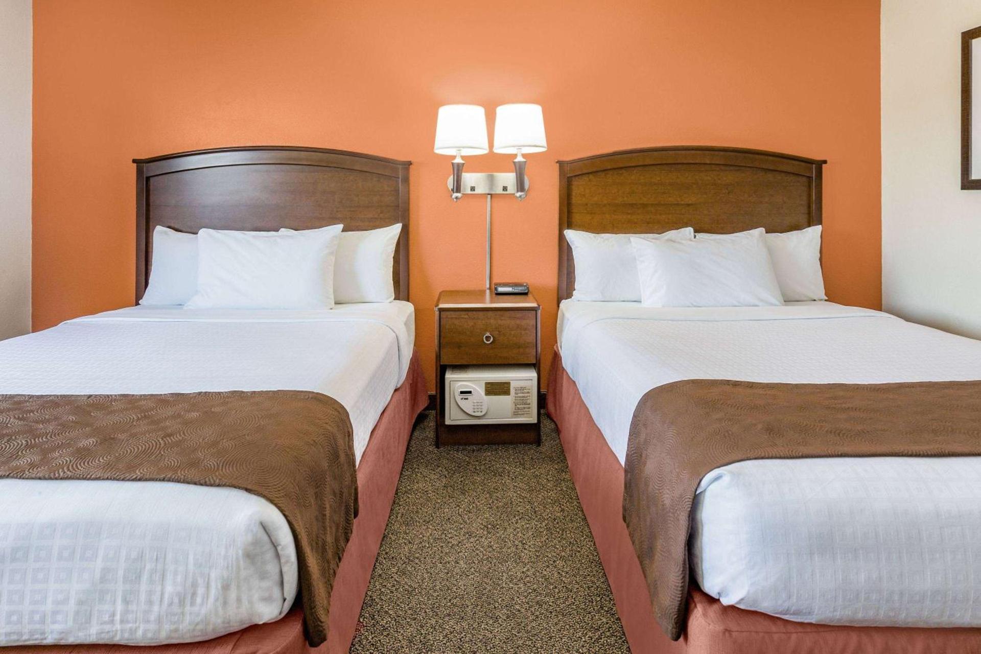 AmericInn by Wyndham Virginia photo 46