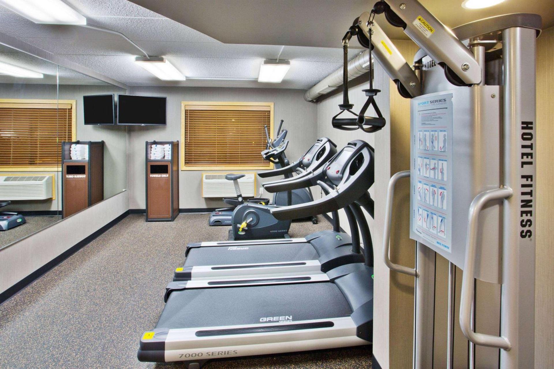 AmericInn by Wyndham Grand Forks photo 7