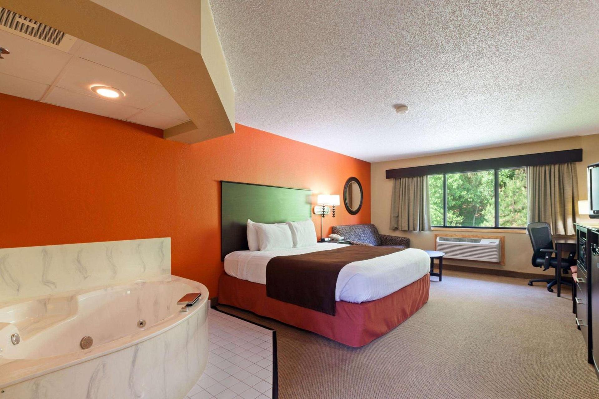 AmericInn by Wyndham Algona photo 19