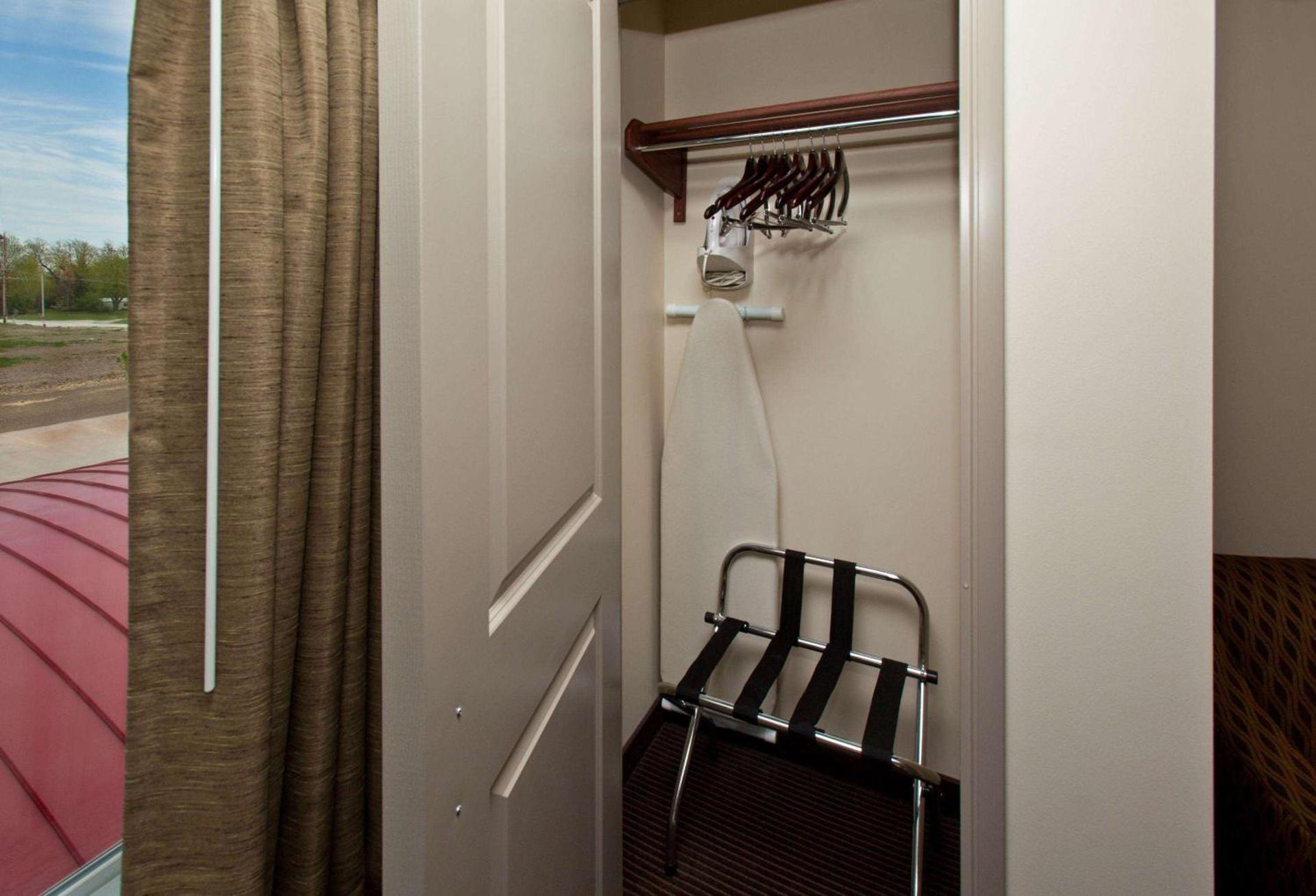 AmericInn by Wyndham Fairfield photo 41