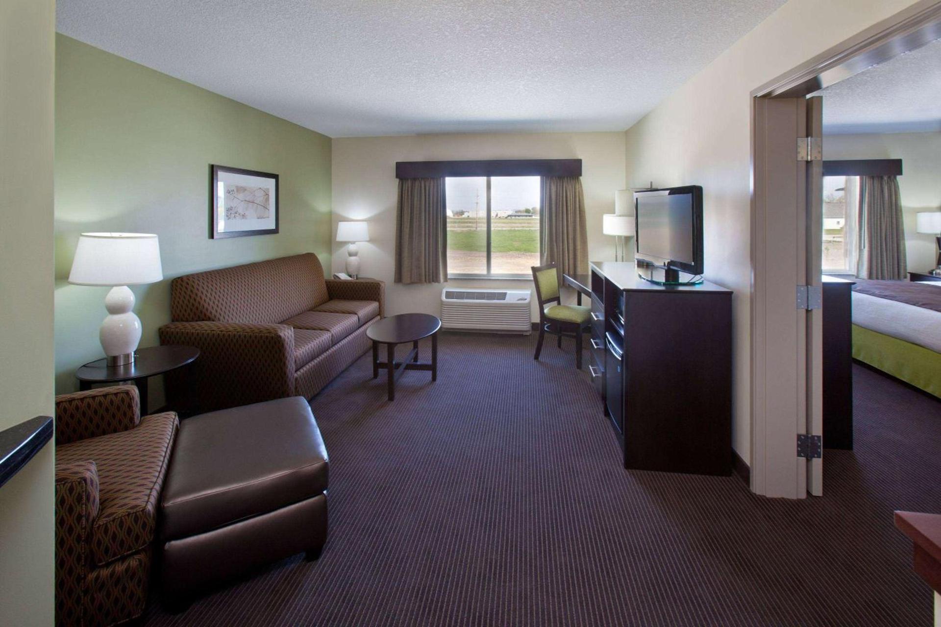 AmericInn by Wyndham Fairfield photo 40