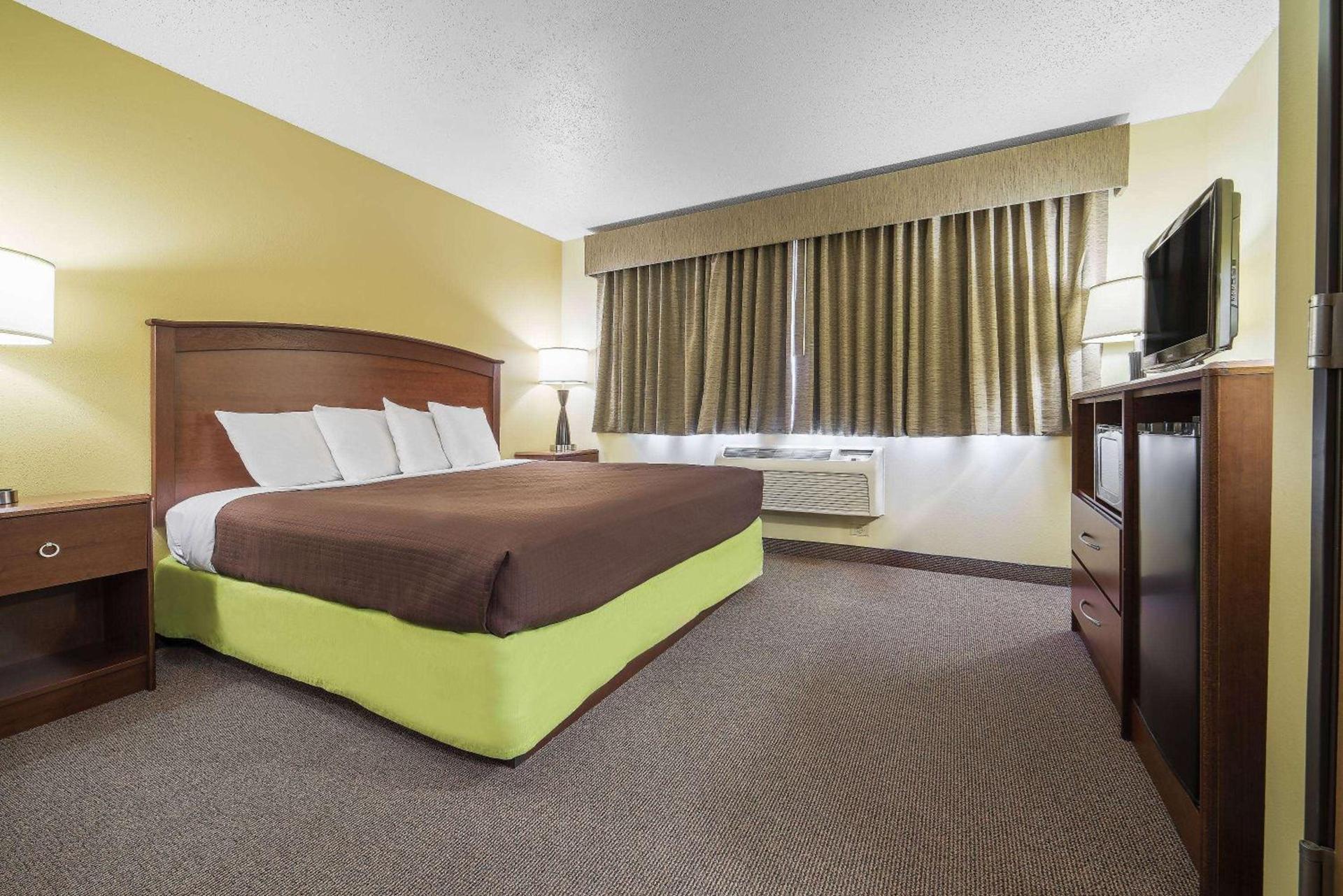 AmericInn by Wyndham Sioux Falls photo 25