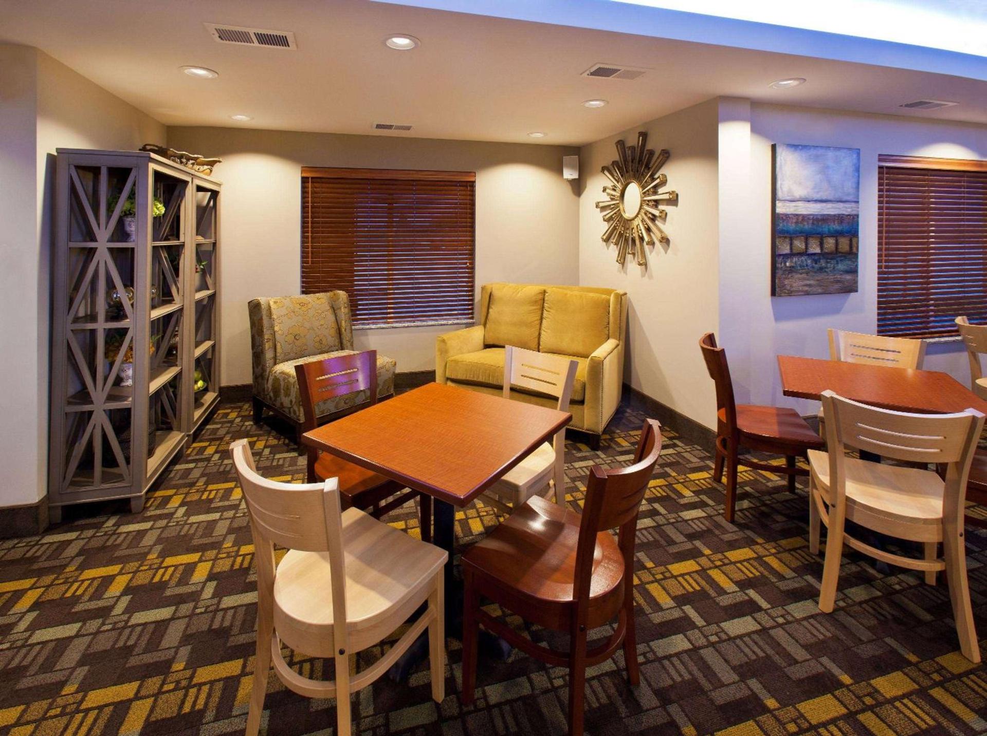 AmericInn by Wyndham Fairfield photo 38