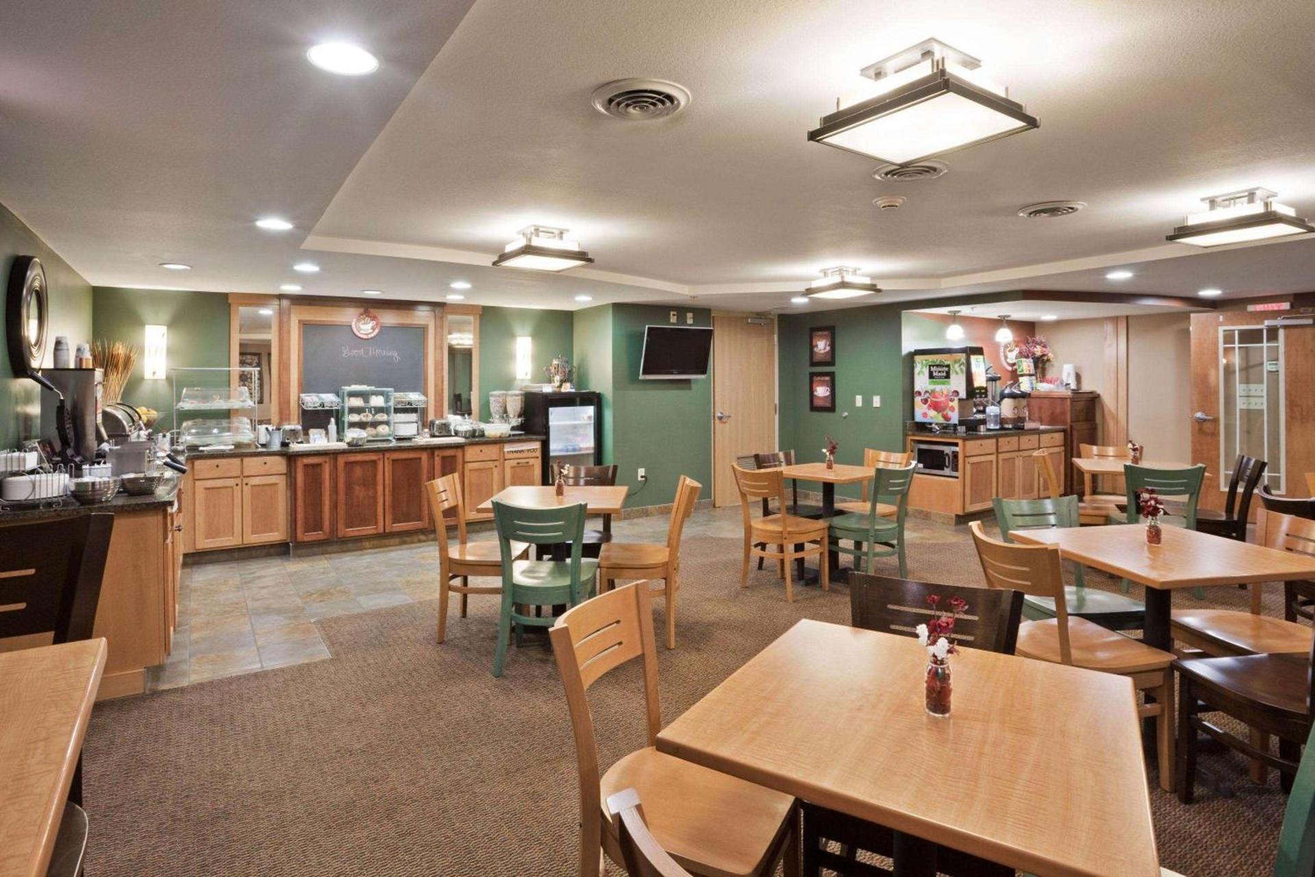 AmericInn by Wyndham Fort Pierre Conference Center photo 26