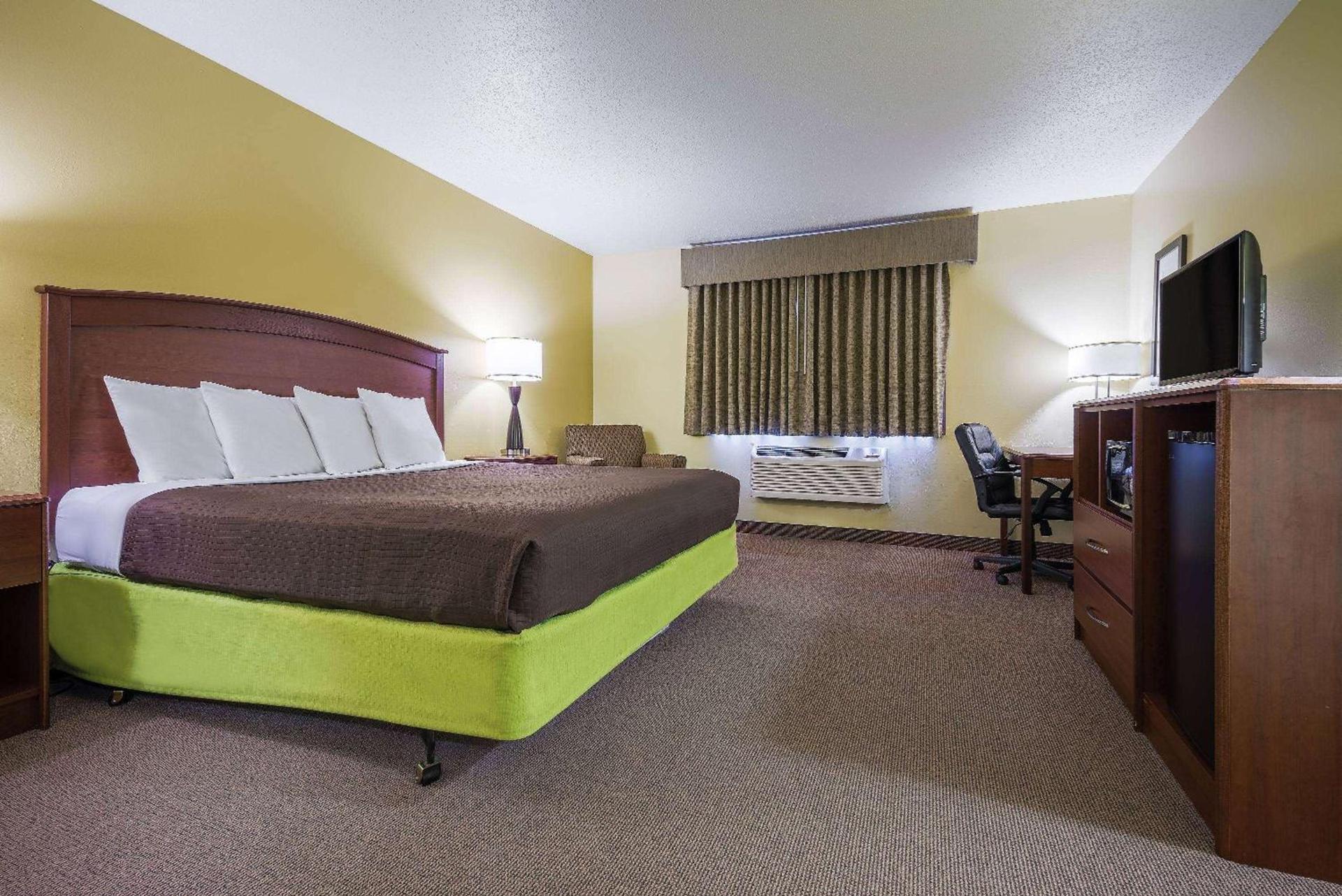 AmericInn by Wyndham Sioux Falls photo 24
