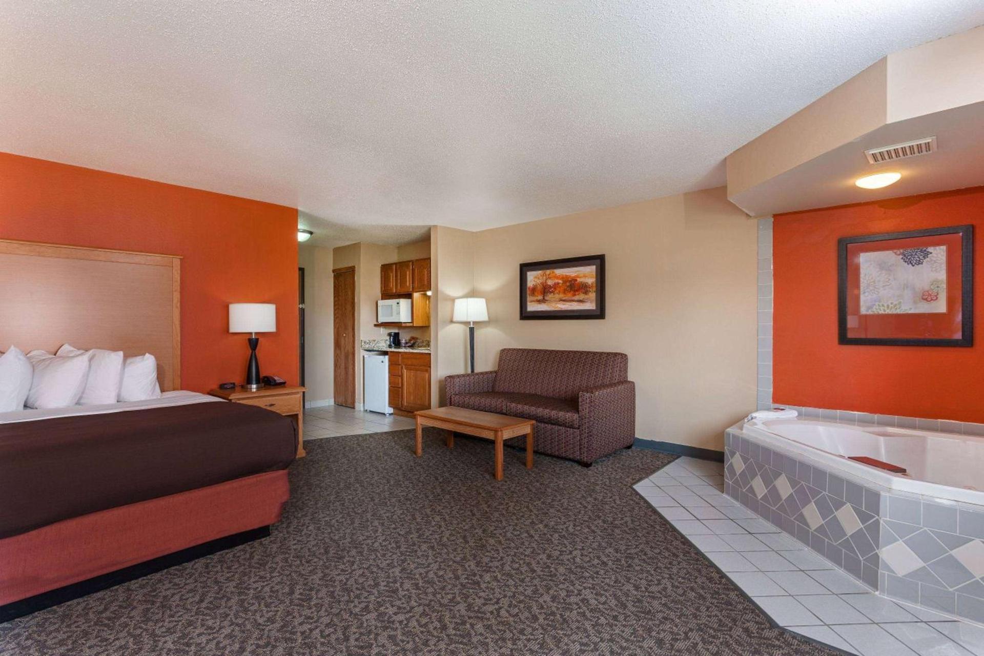AmericInn by Wyndham Boscobel photo 34