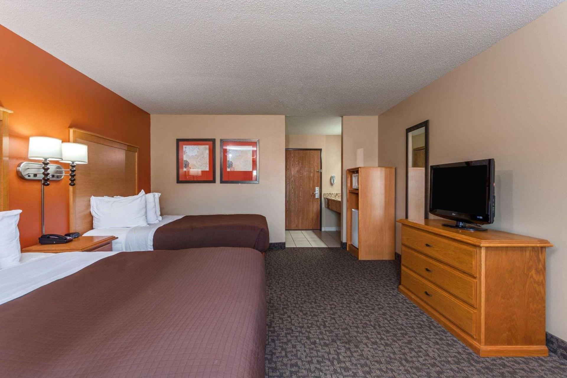 AmericInn by Wyndham Boscobel photo 35