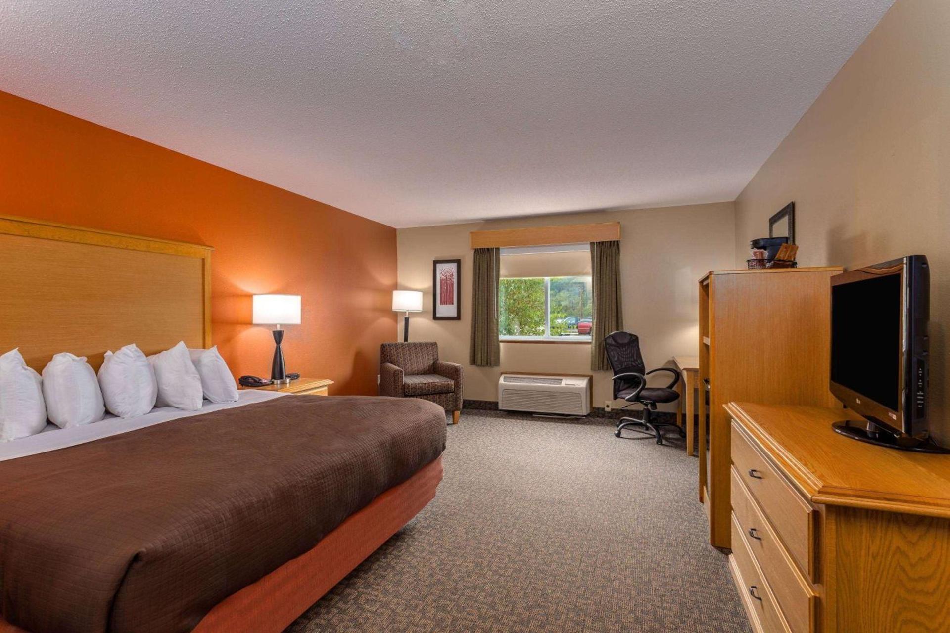 AmericInn by Wyndham Boscobel photo 33