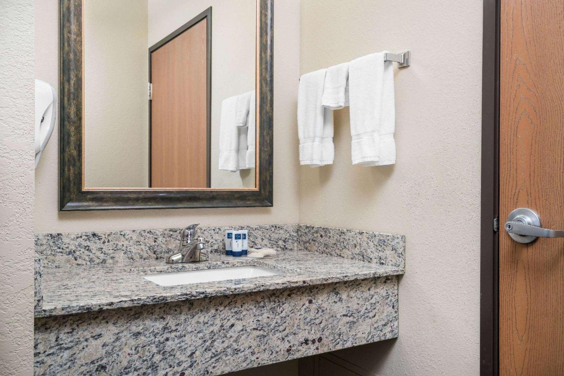 AmericInn by Wyndham Fort Dodge photo 13
