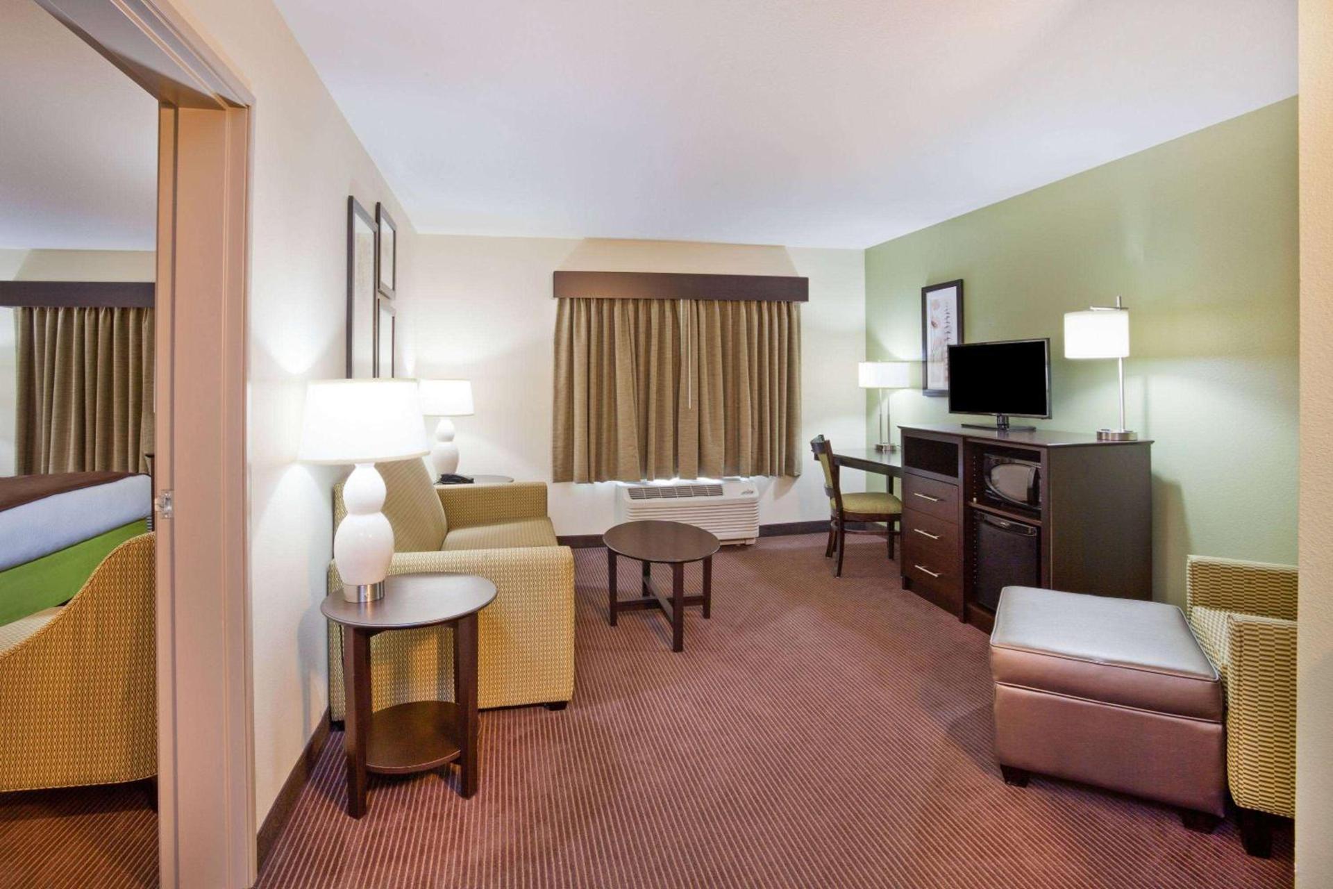 AmericInn by Wyndham Hartford SD photo 16
