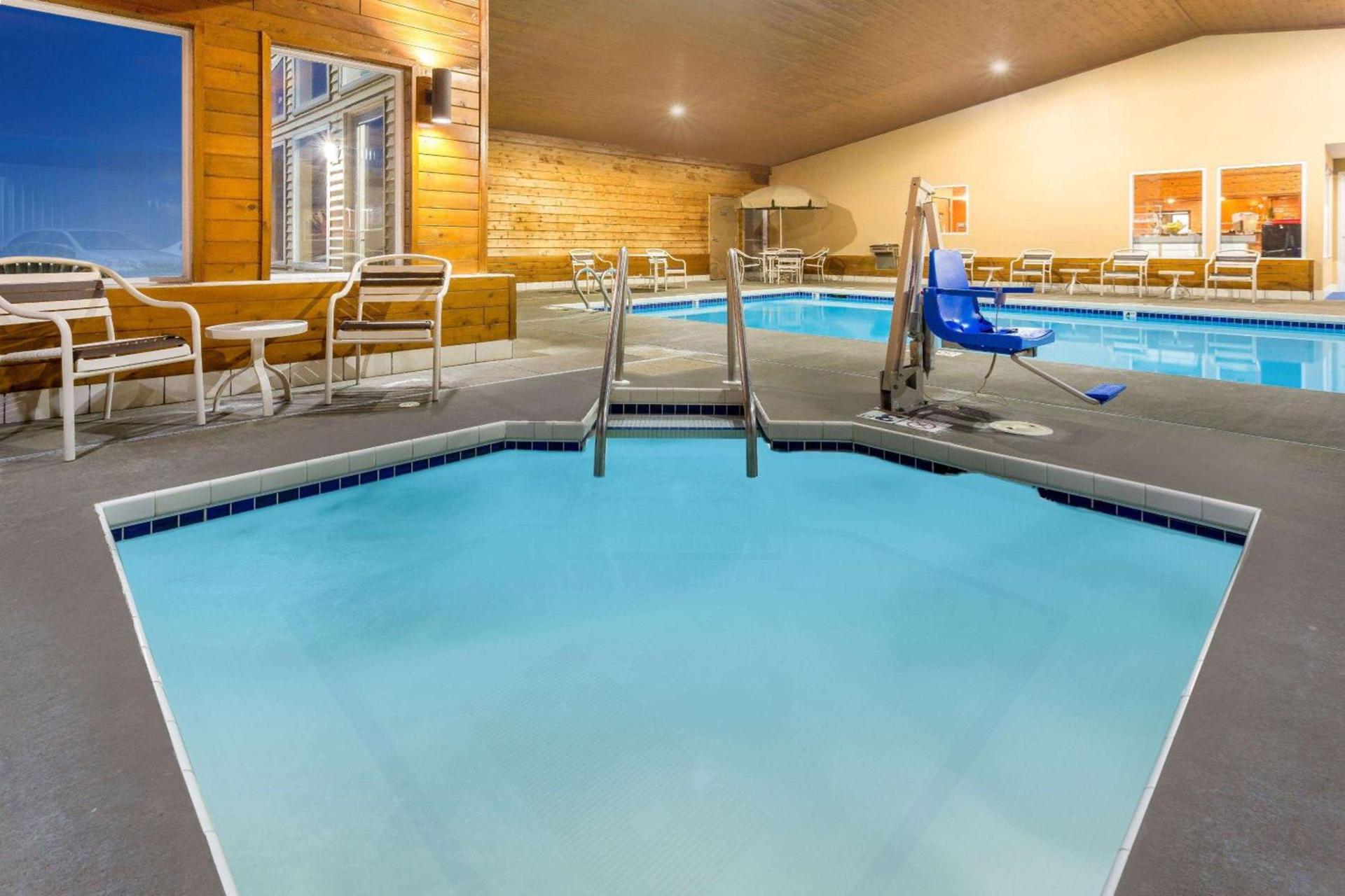 AmericInn by Wyndham Boscobel photo 31