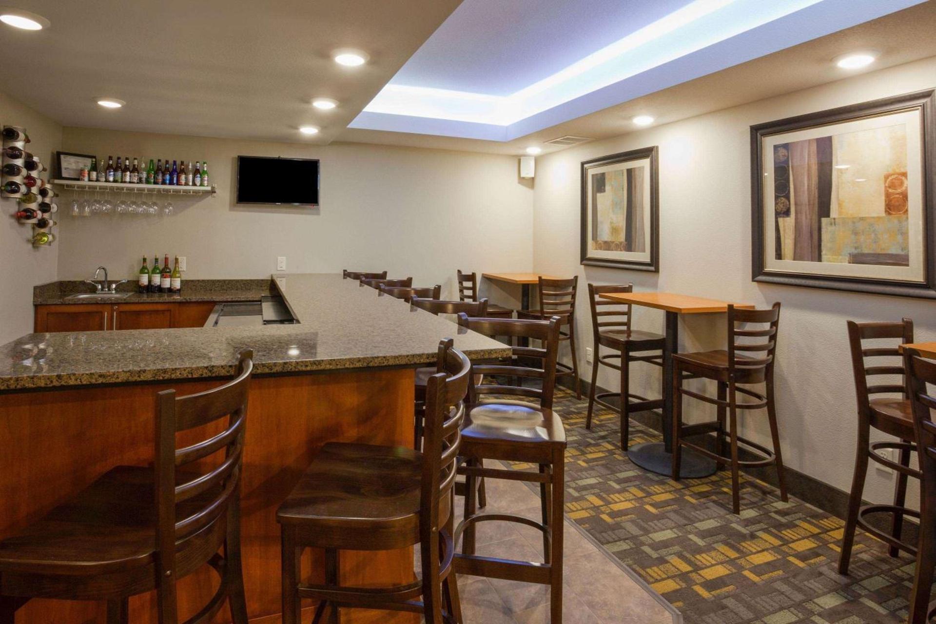 AmericInn by Wyndham Hartford SD photo 18