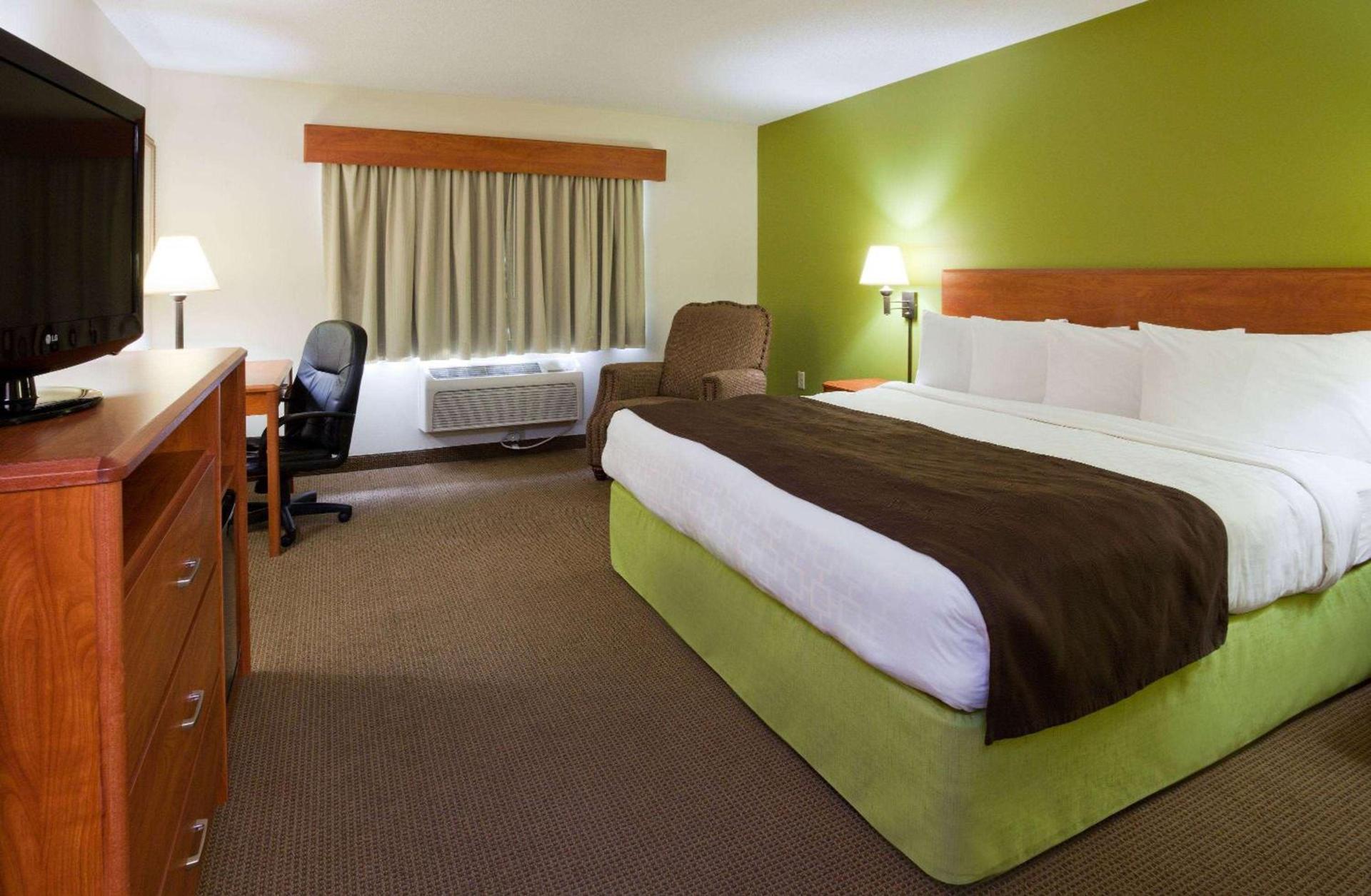 AmericInn by Wyndham Thief River Falls photo 34