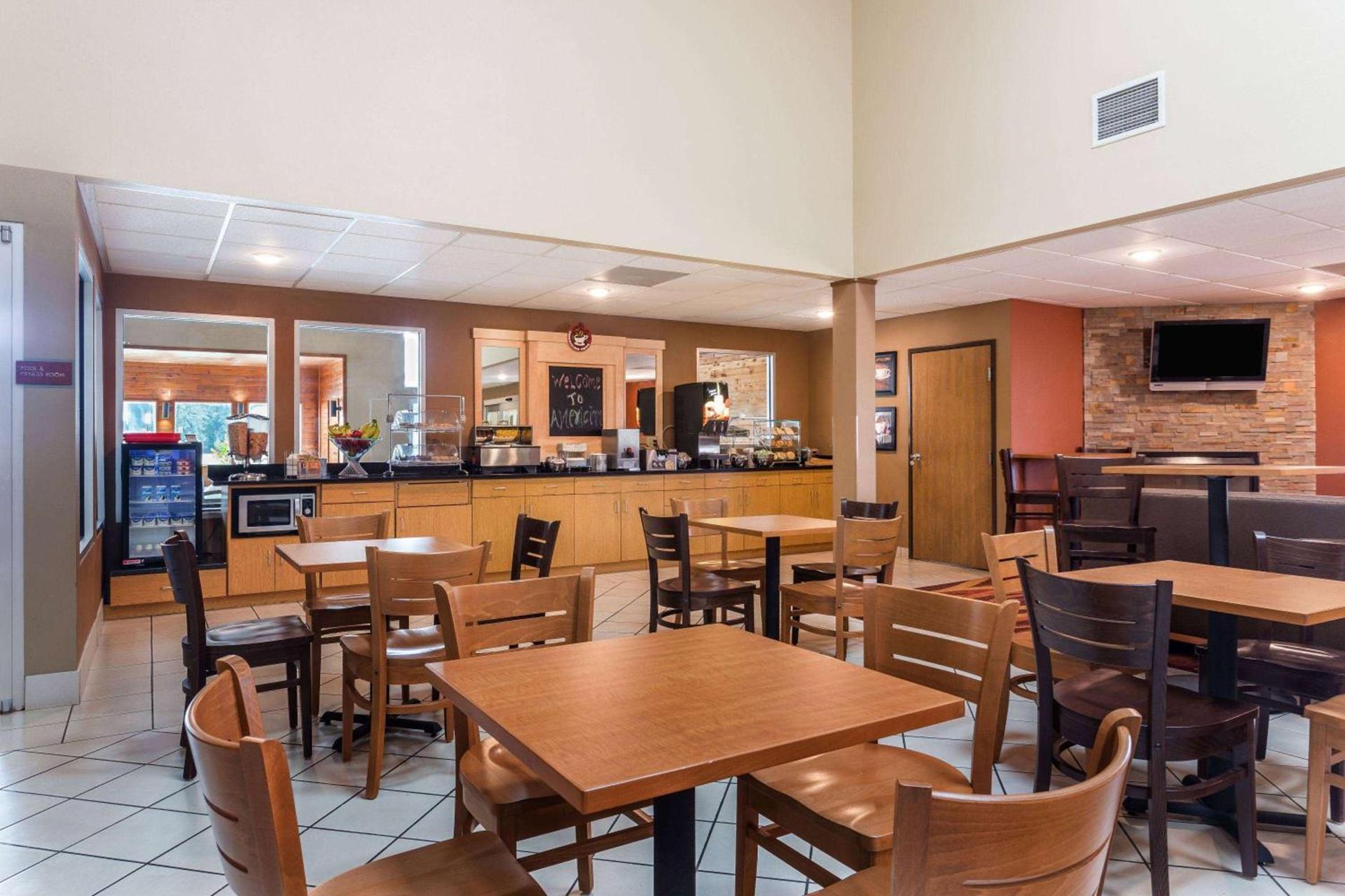 AmericInn by Wyndham Boscobel photo 29