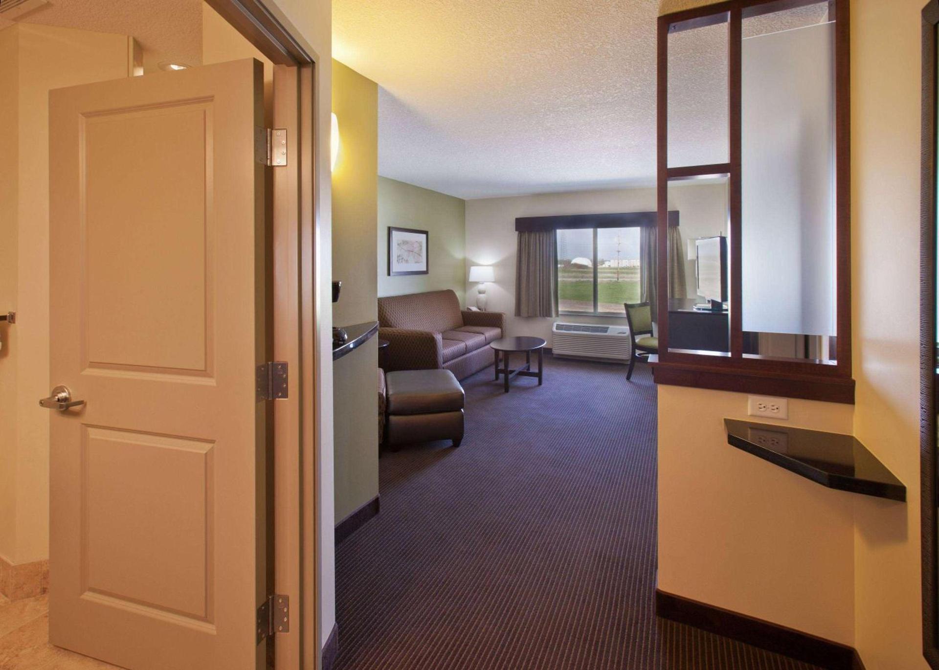 AmericInn by Wyndham Fairfield photo 23