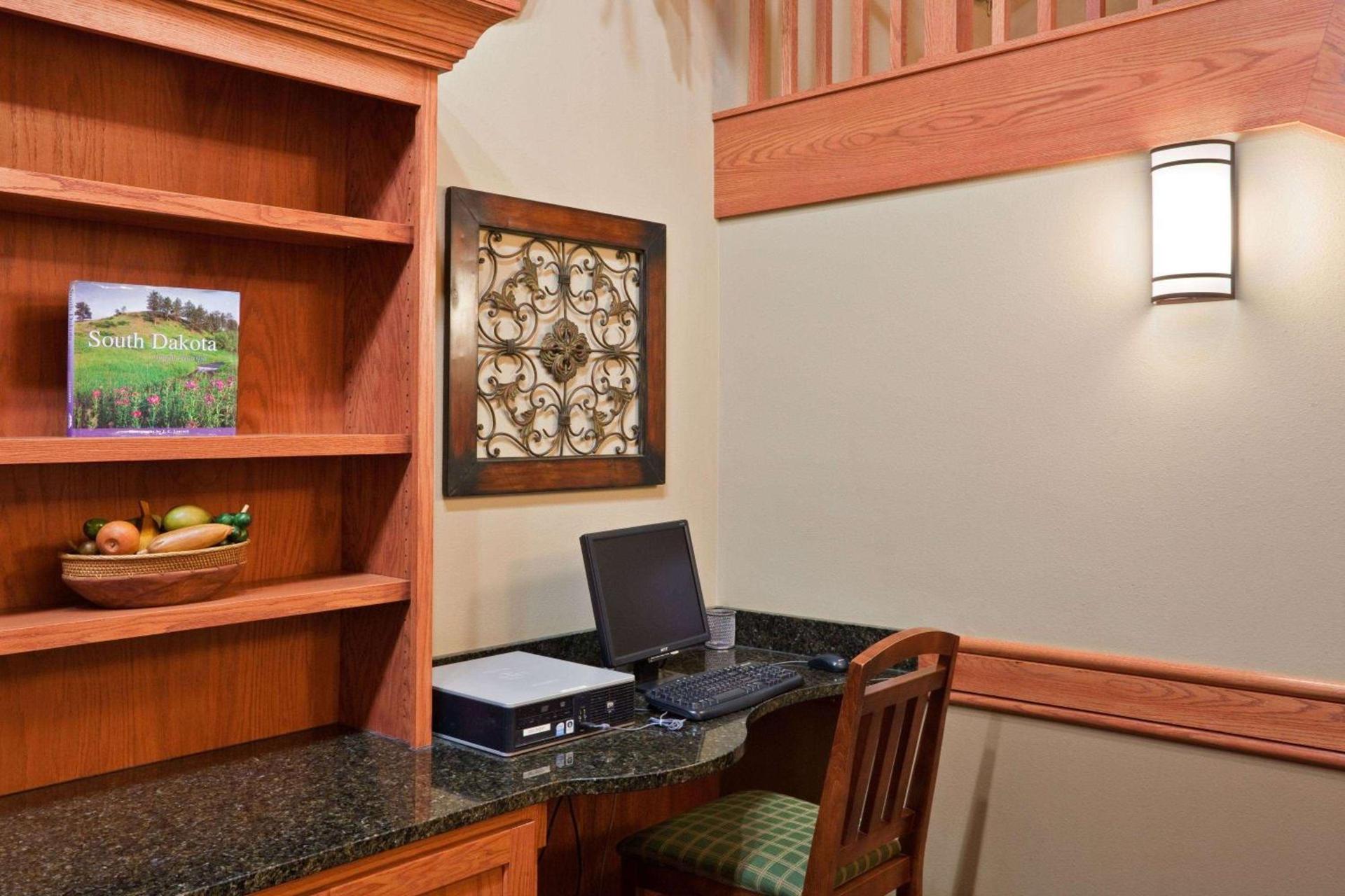AmericInn by Wyndham Fort Pierre Conference Center photo 27