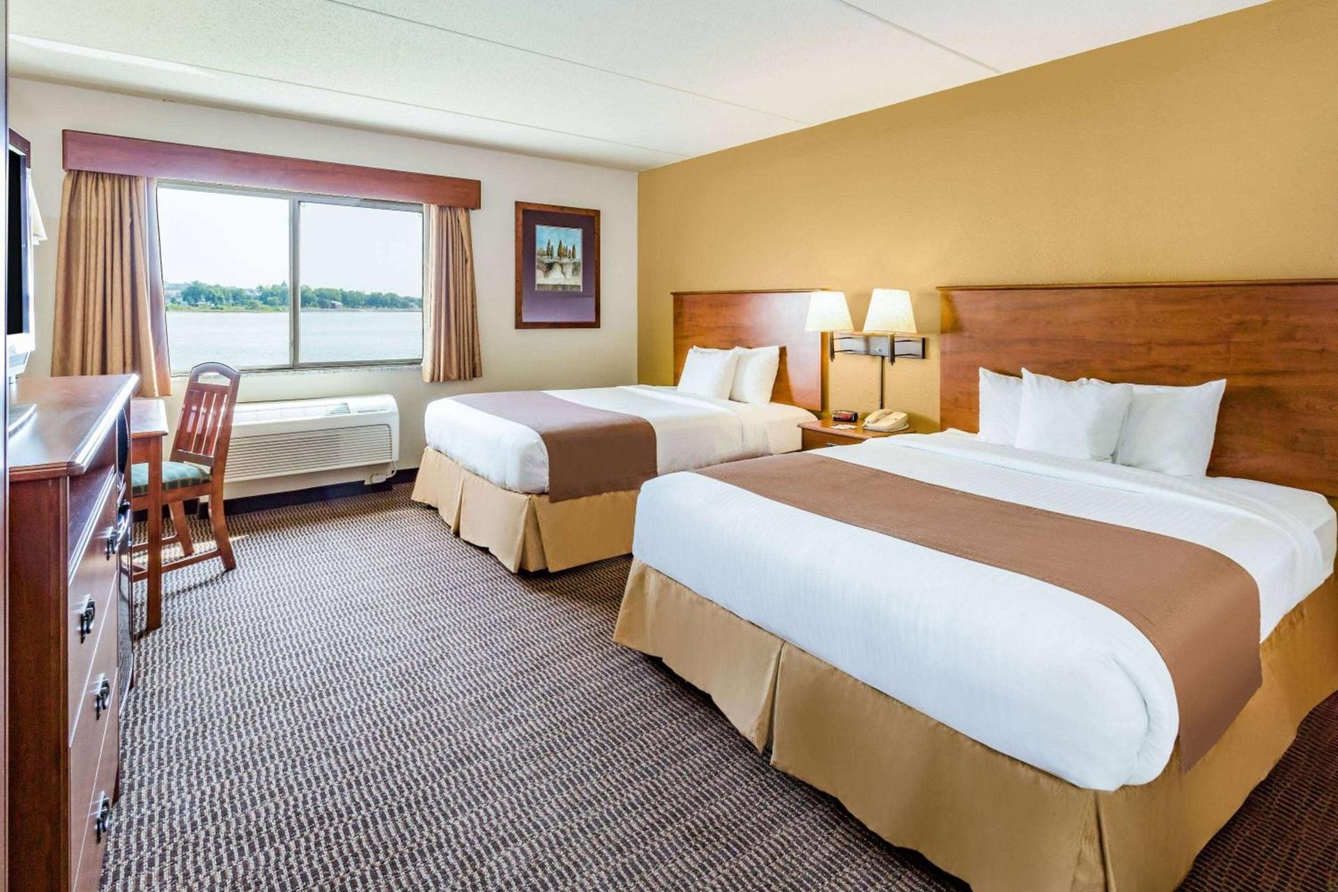 AmericInn by Wyndham Fort Pierre Conference Center photo 12