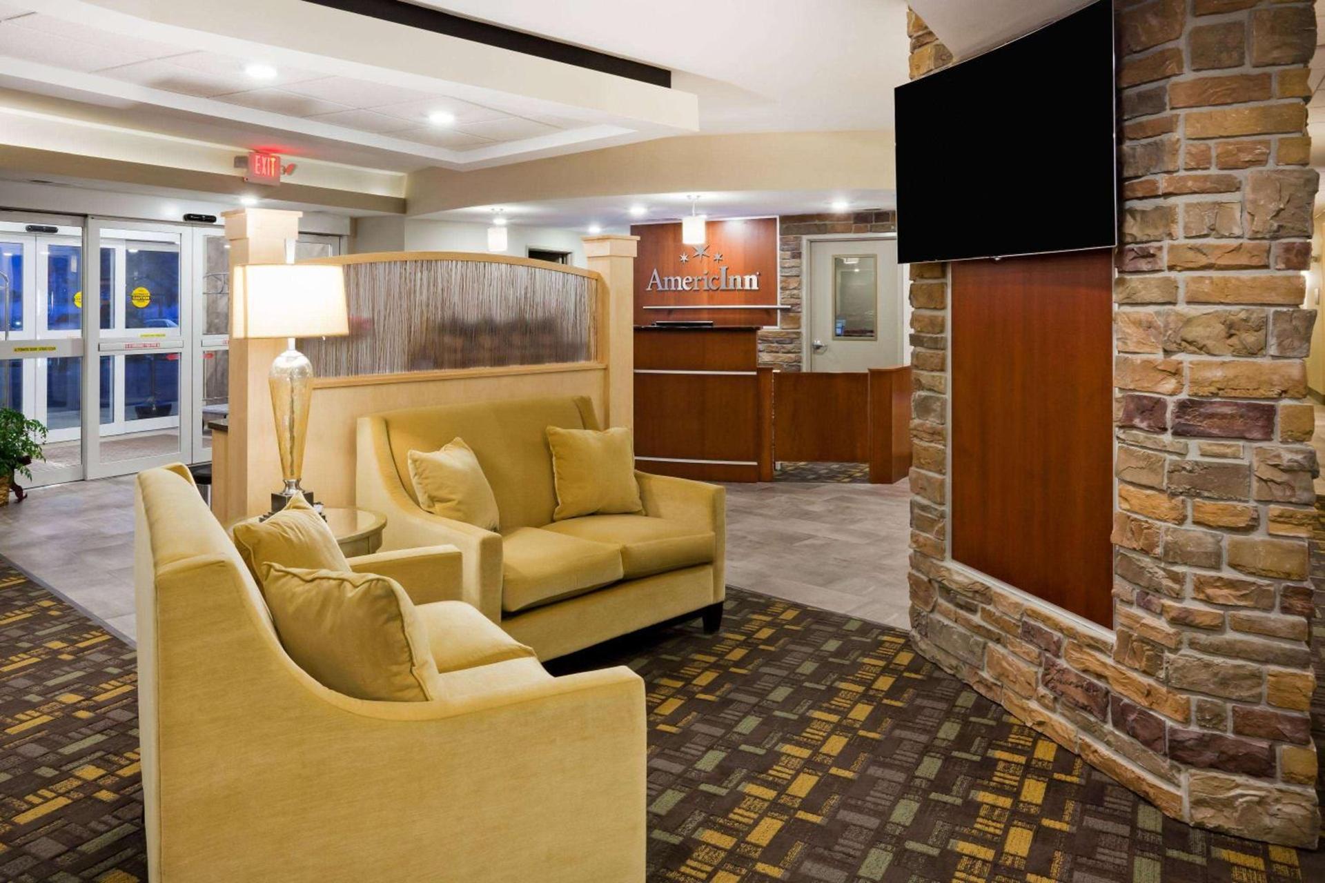 AmericInn by Wyndham DeWitt photo 3
