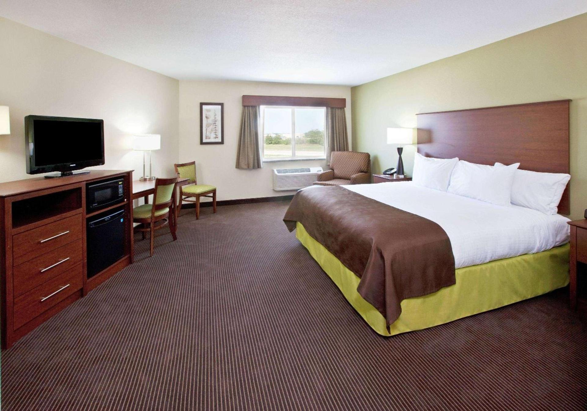 AmericInn by Wyndham Osage photo 49