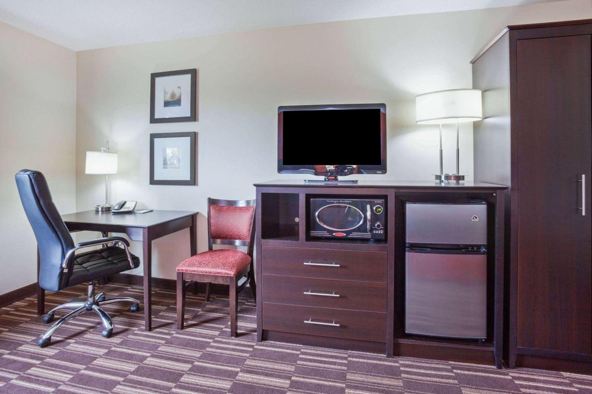 AmericInn by Wyndham Sartell photo 44