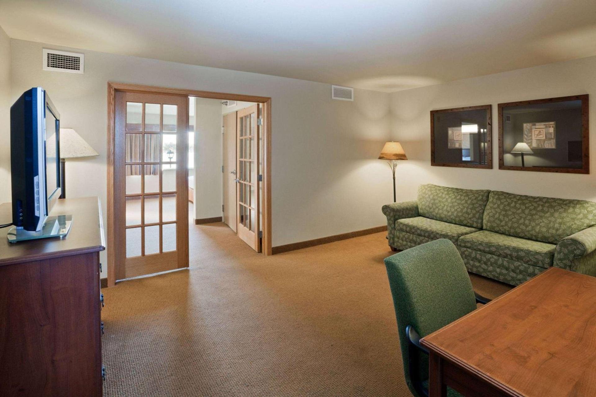 AmericInn by Wyndham Fort Pierre Conference Center photo 15