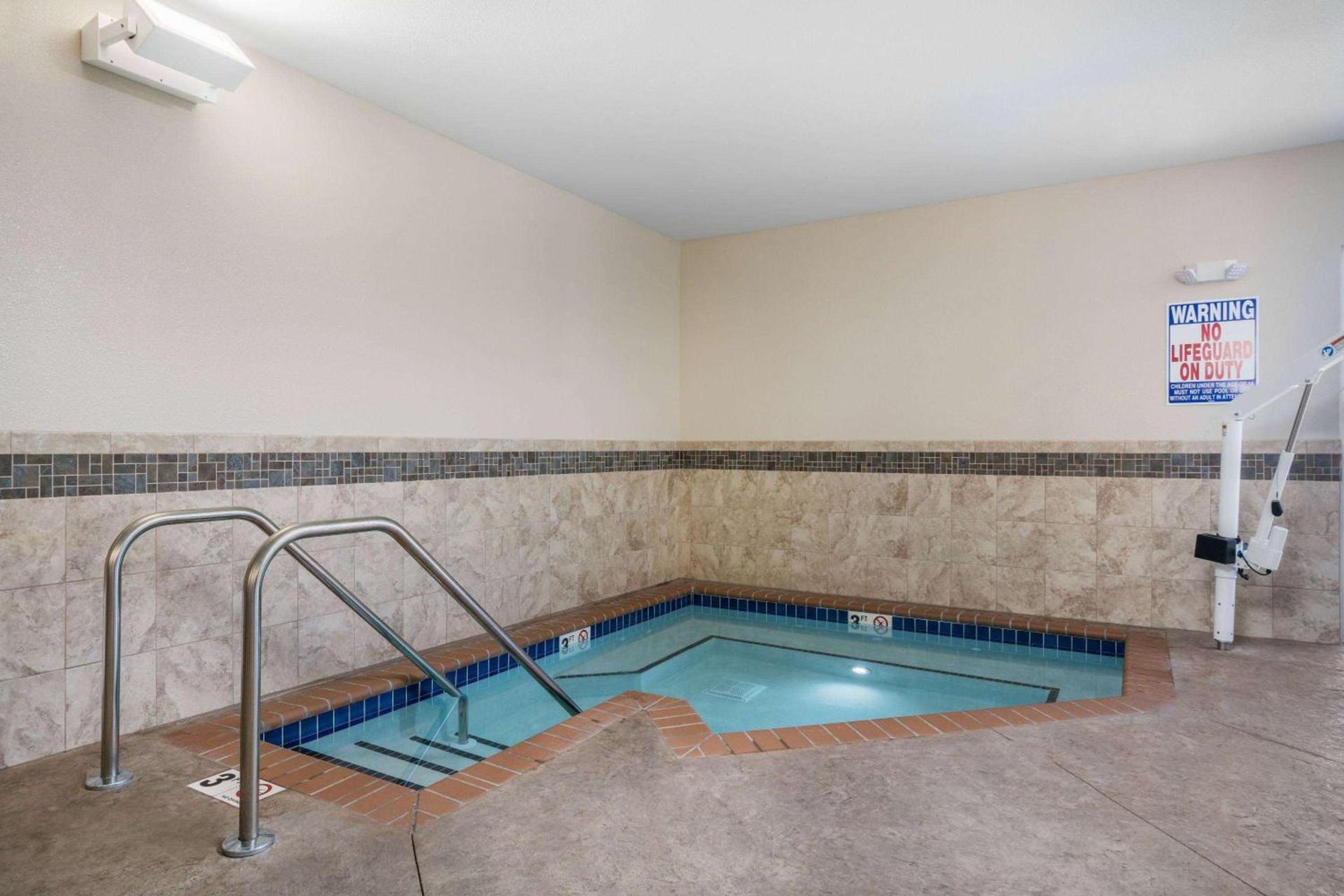 AmericInn by Wyndham Winona photo 44