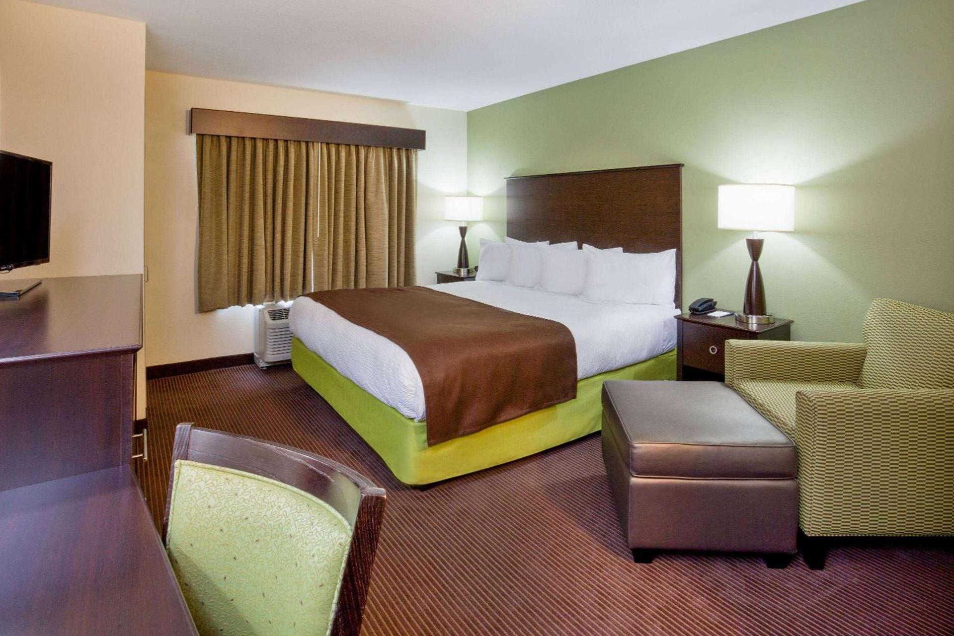 AmericInn by Wyndham Hartford SD photo 10