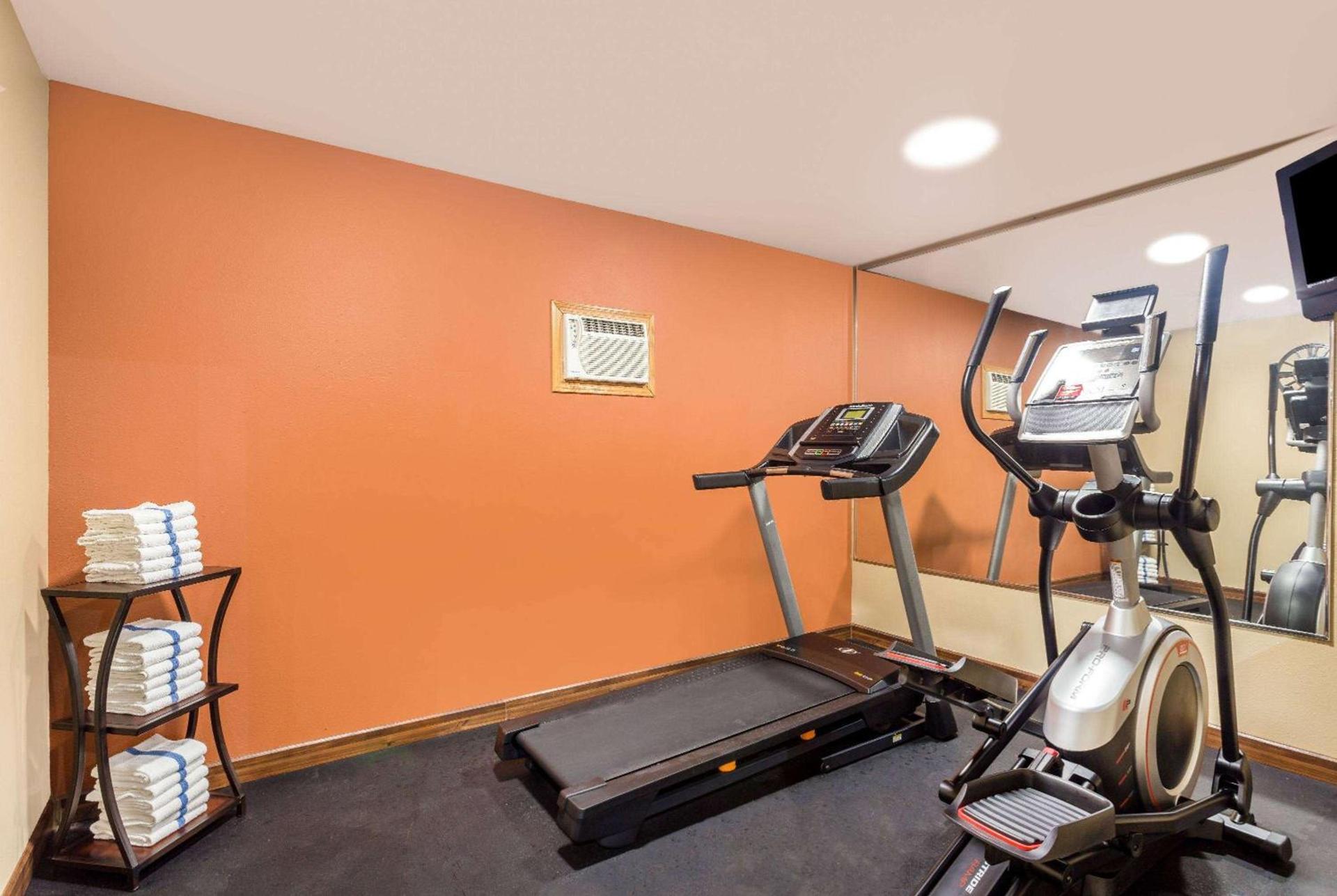AmericInn by Wyndham Boscobel photo 43