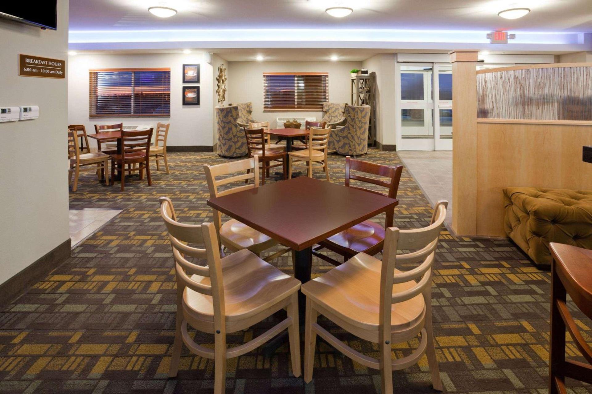 AmericInn by Wyndham Sibley photo 55