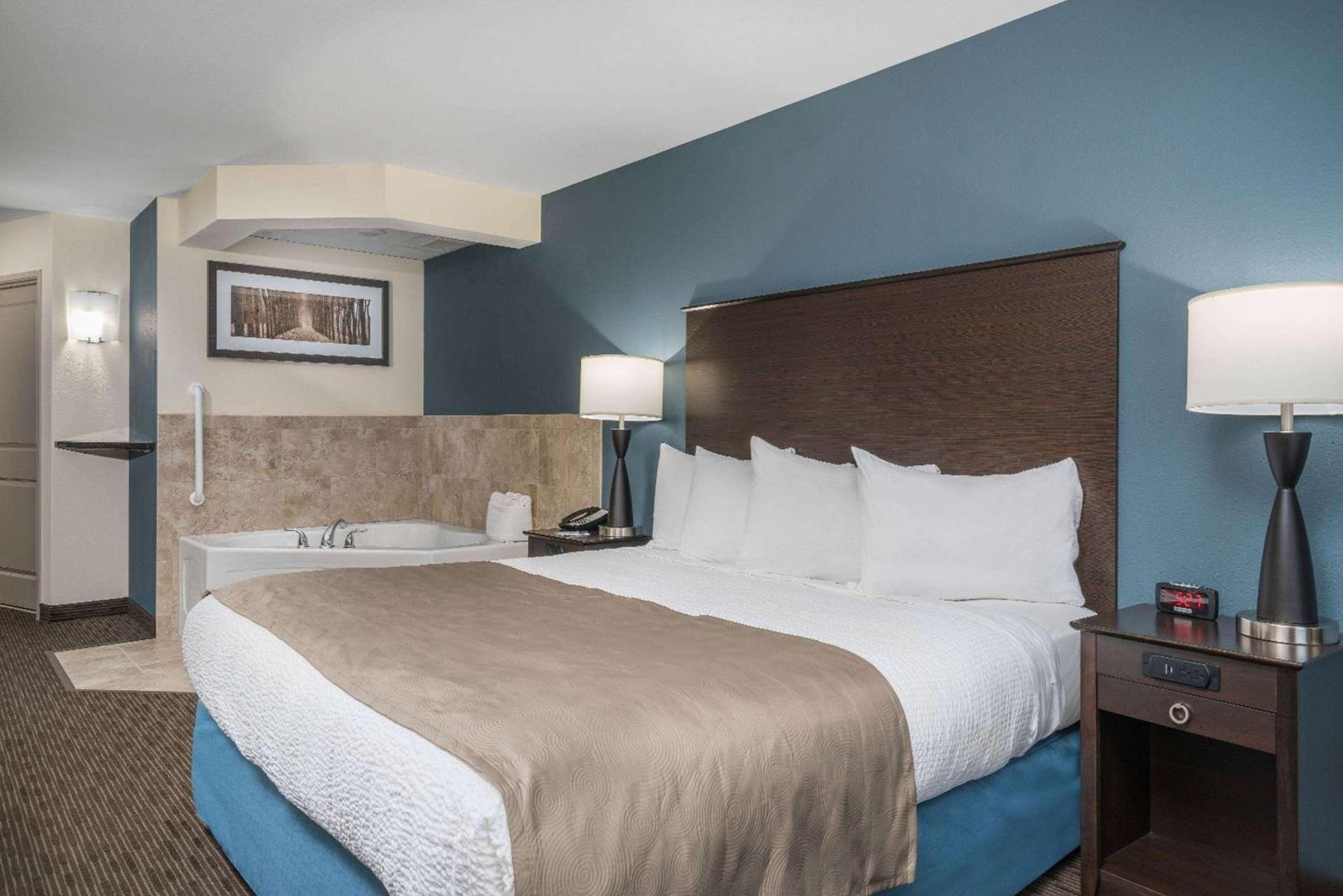 AmericInn by Wyndham Winona photo 42
