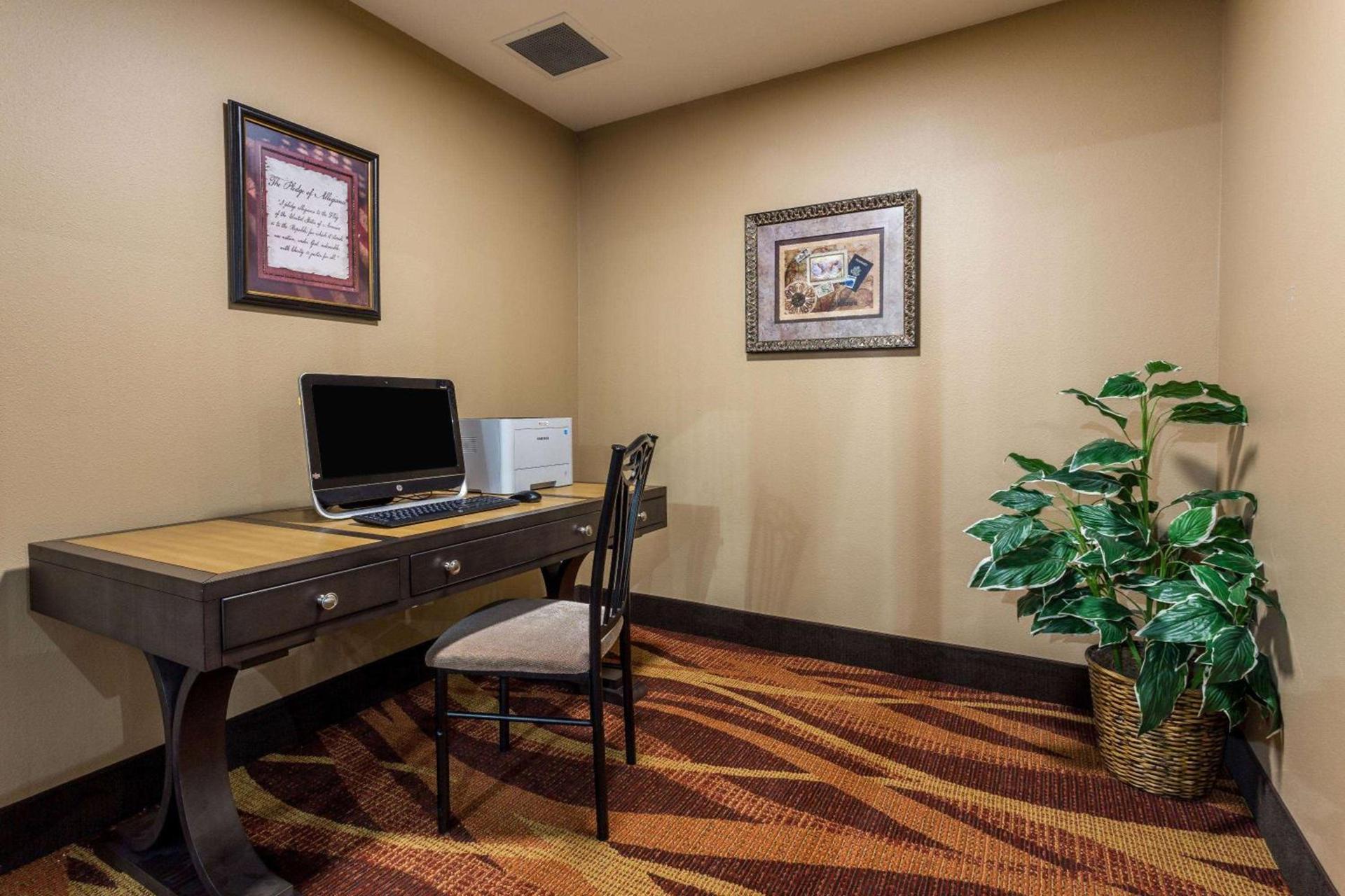AmericInn by Wyndham Boscobel photo 38