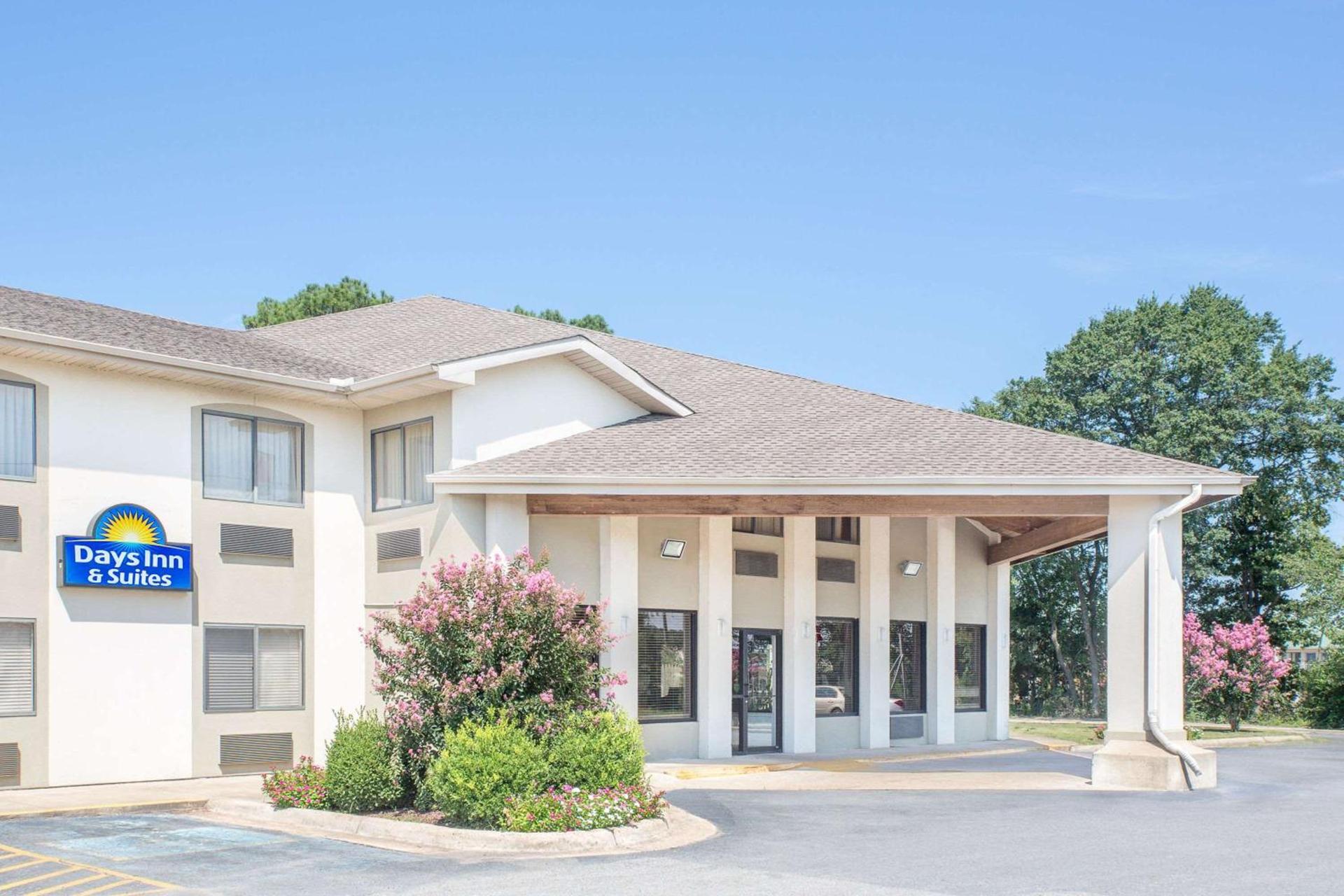 Days Inn & Suites by Wyndham Brinkley — hotel in Brinkley