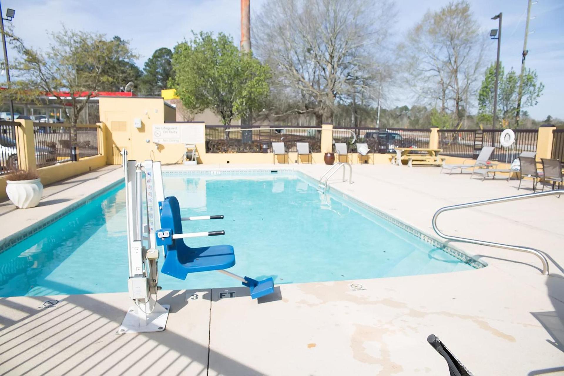 Baymont by Wyndham Saraland photo 67