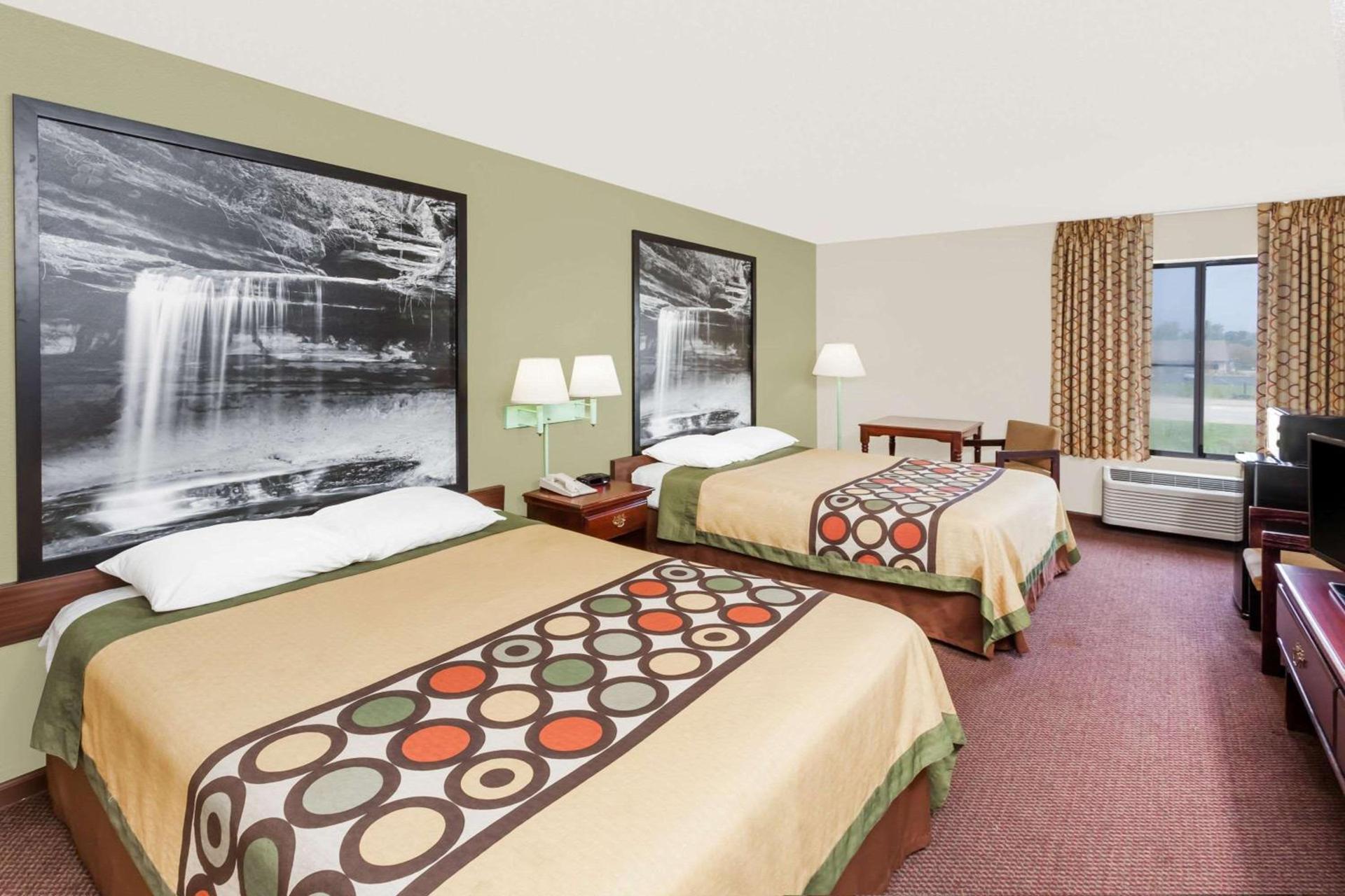 Super 8 by Wyndham Lincoln photo 7