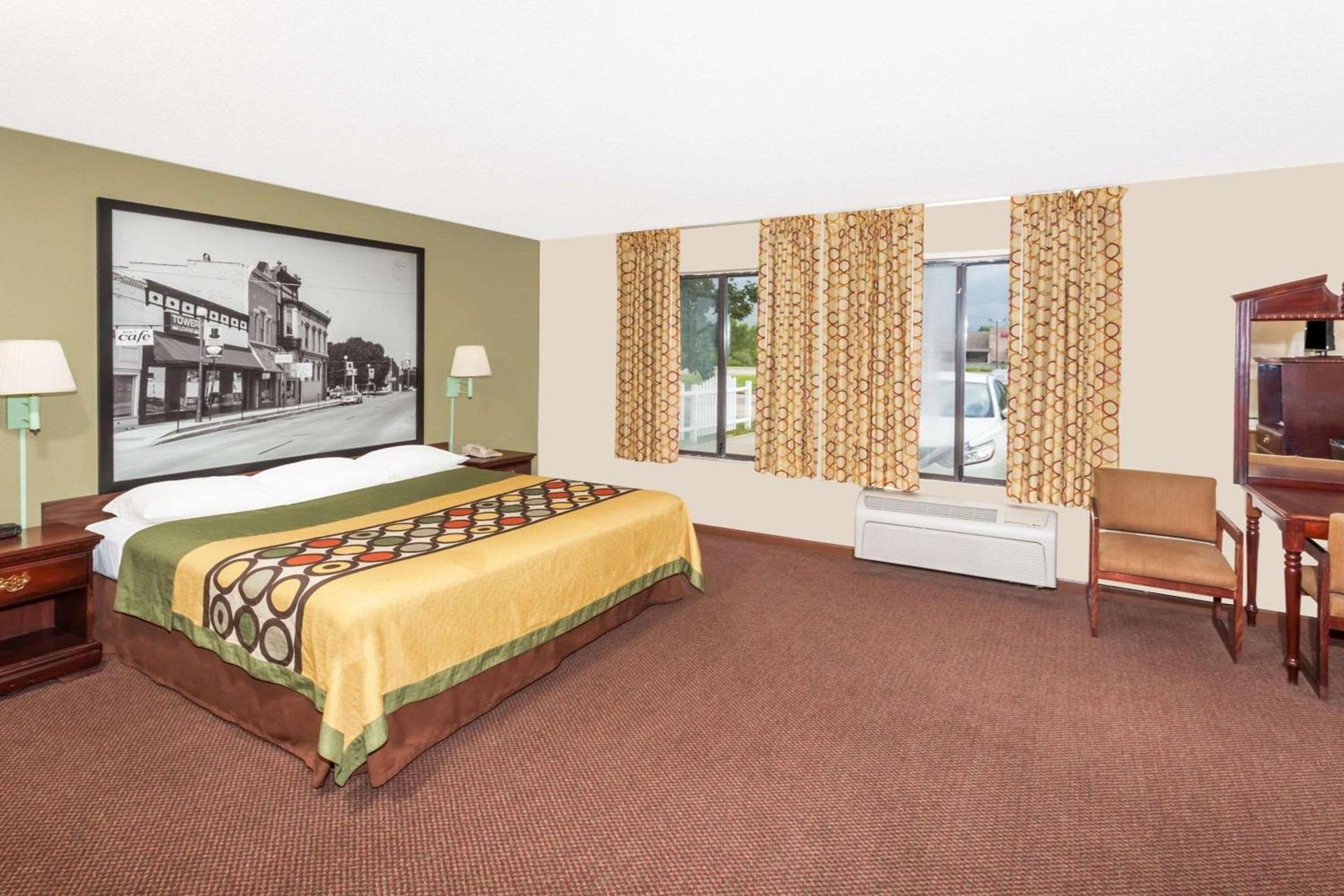 Super 8 by Wyndham Lincoln photo 9