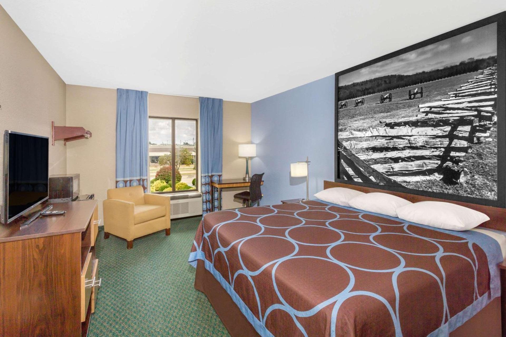 Super 8 by Wyndham Bentonville photo 12