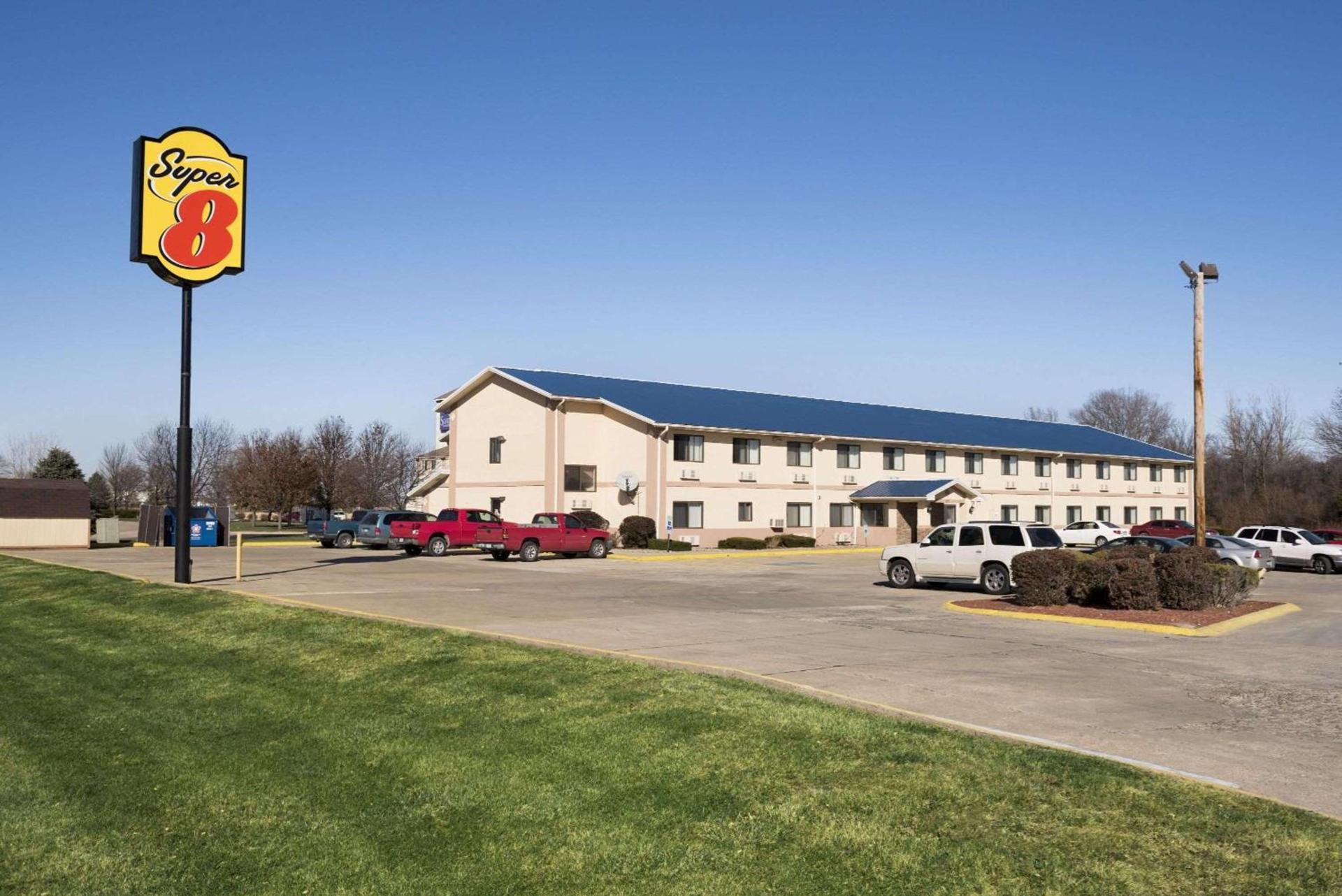 Super 8 by Wyndham Danville photo 3
