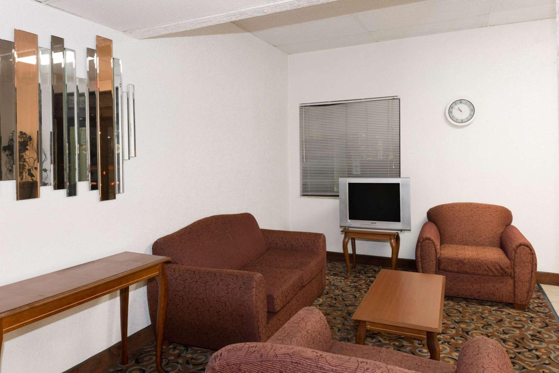Super 8 by Wyndham Pompano Beach photo 13