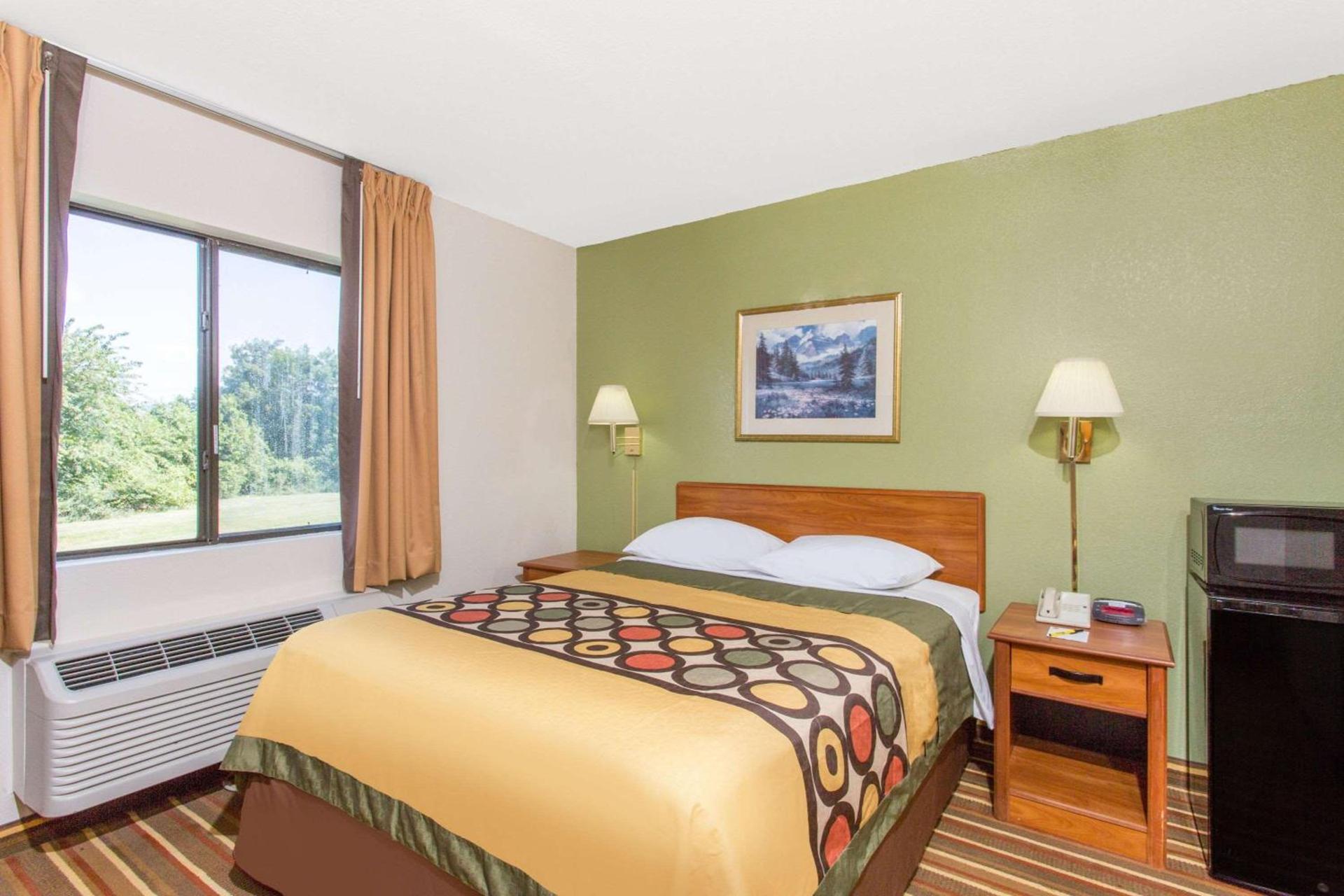 Super 8 by Wyndham Bedford photo 9