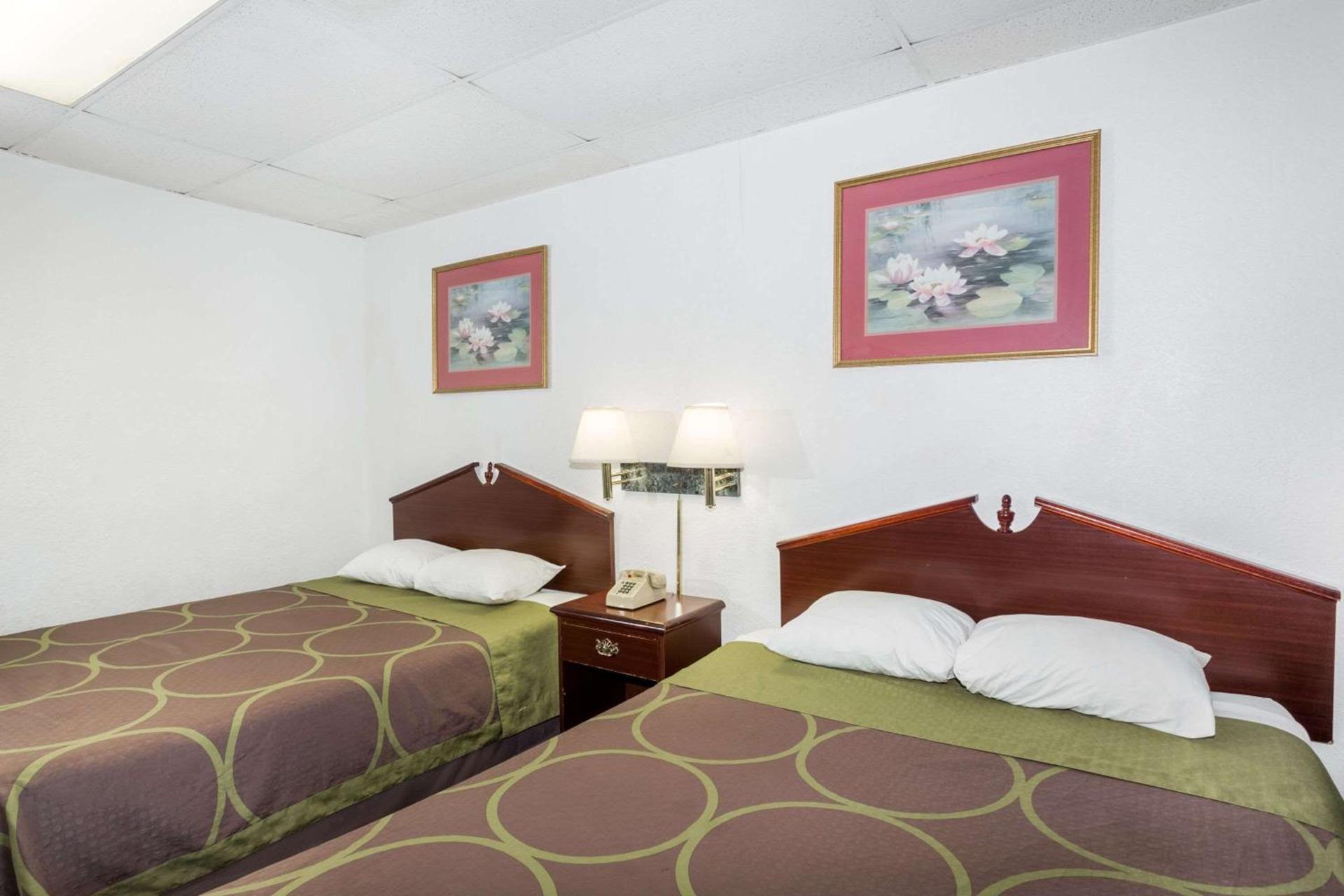 Super 8 by Wyndham Pompano Beach photo 10
