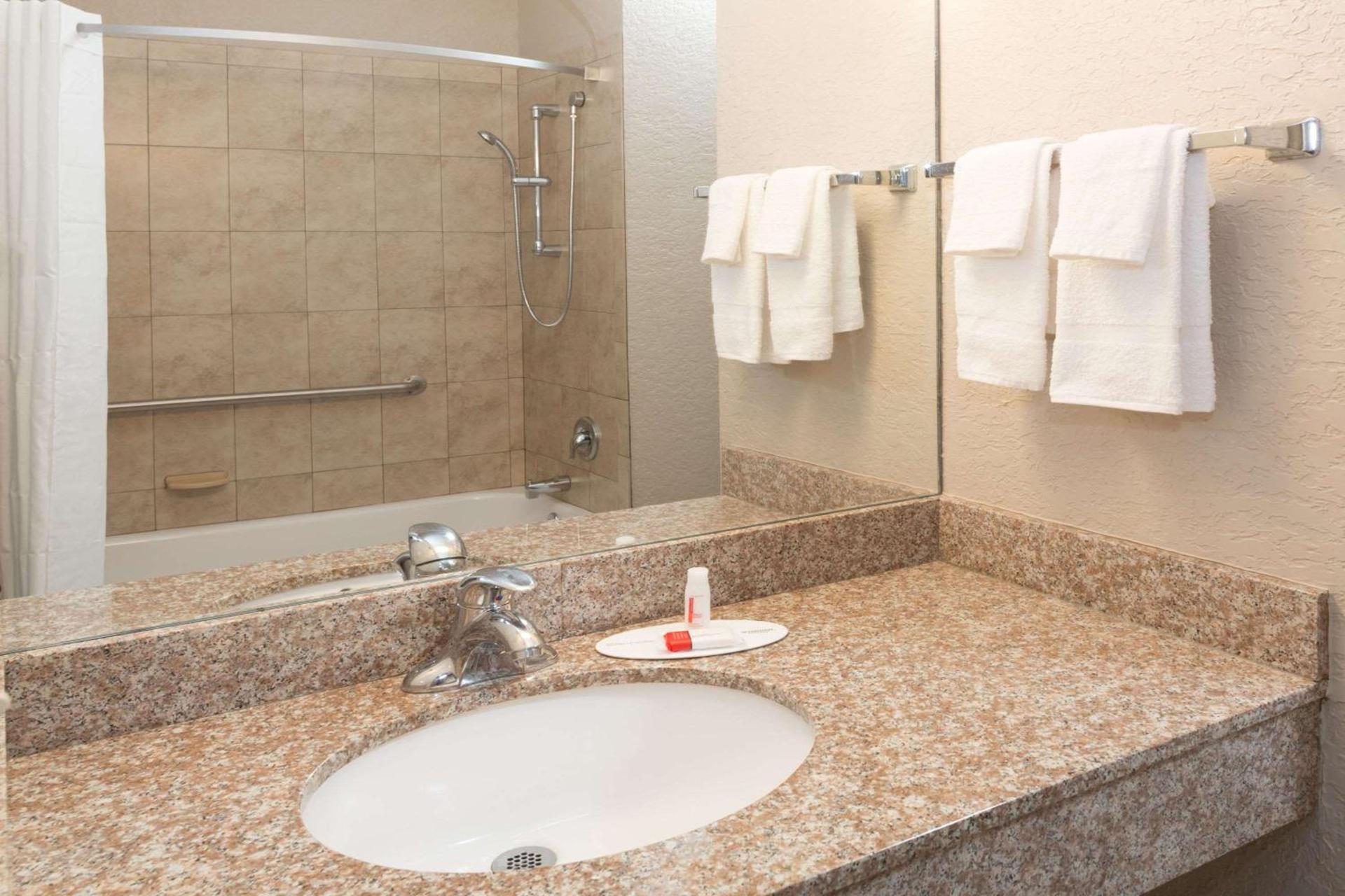 Super 8 by Wyndham Pompano Beach photo 15