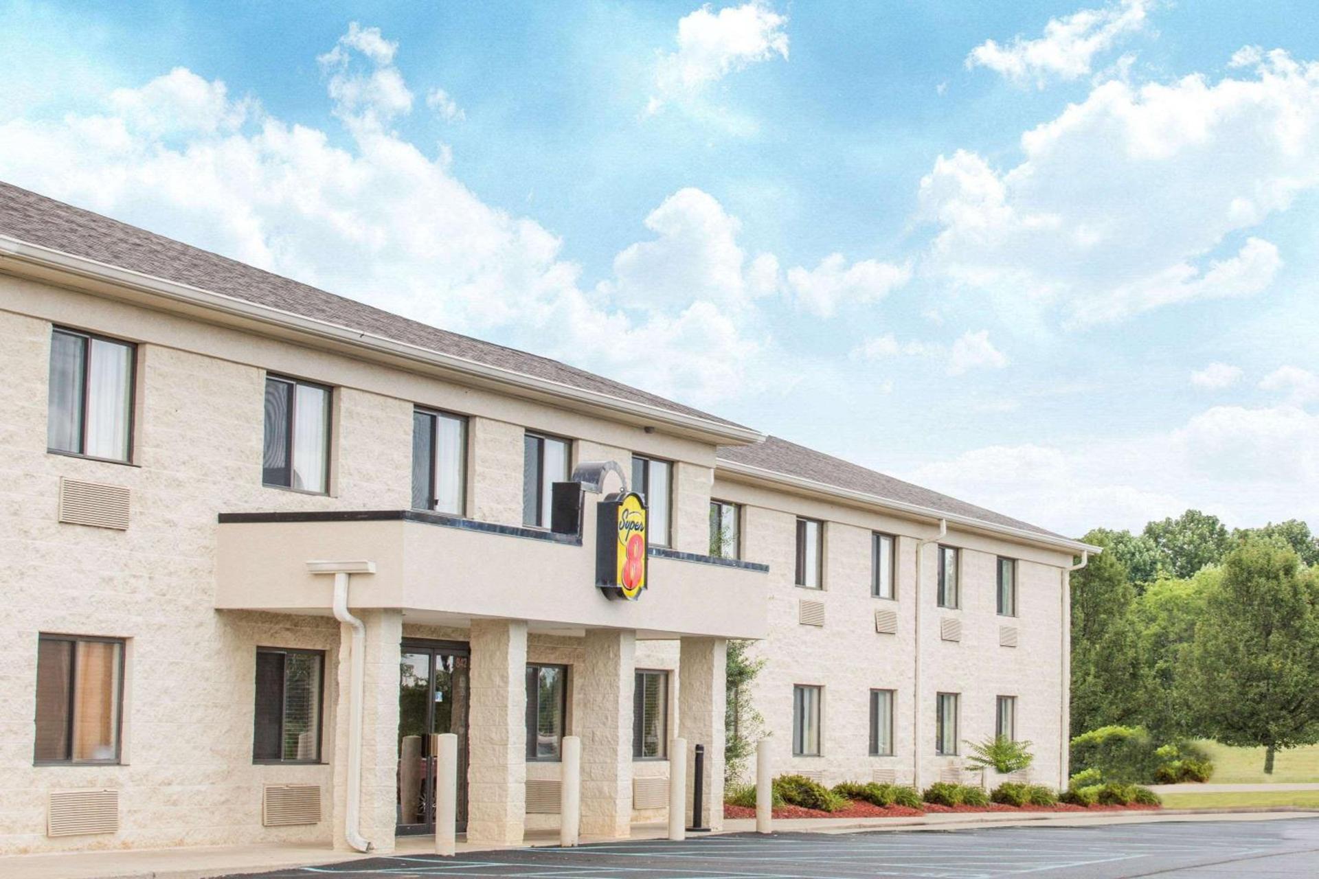 Super 8 by Wyndham Bedford photo 11
