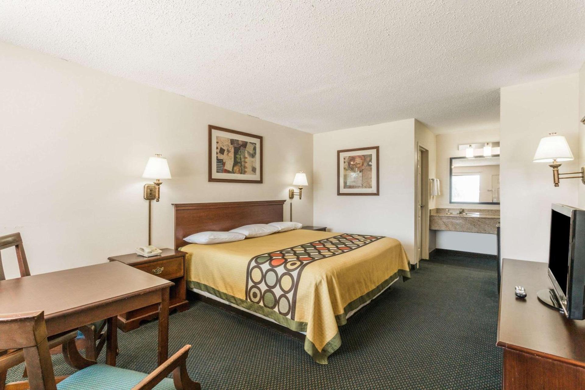 Super 8 by Wyndham Slidell photo 18