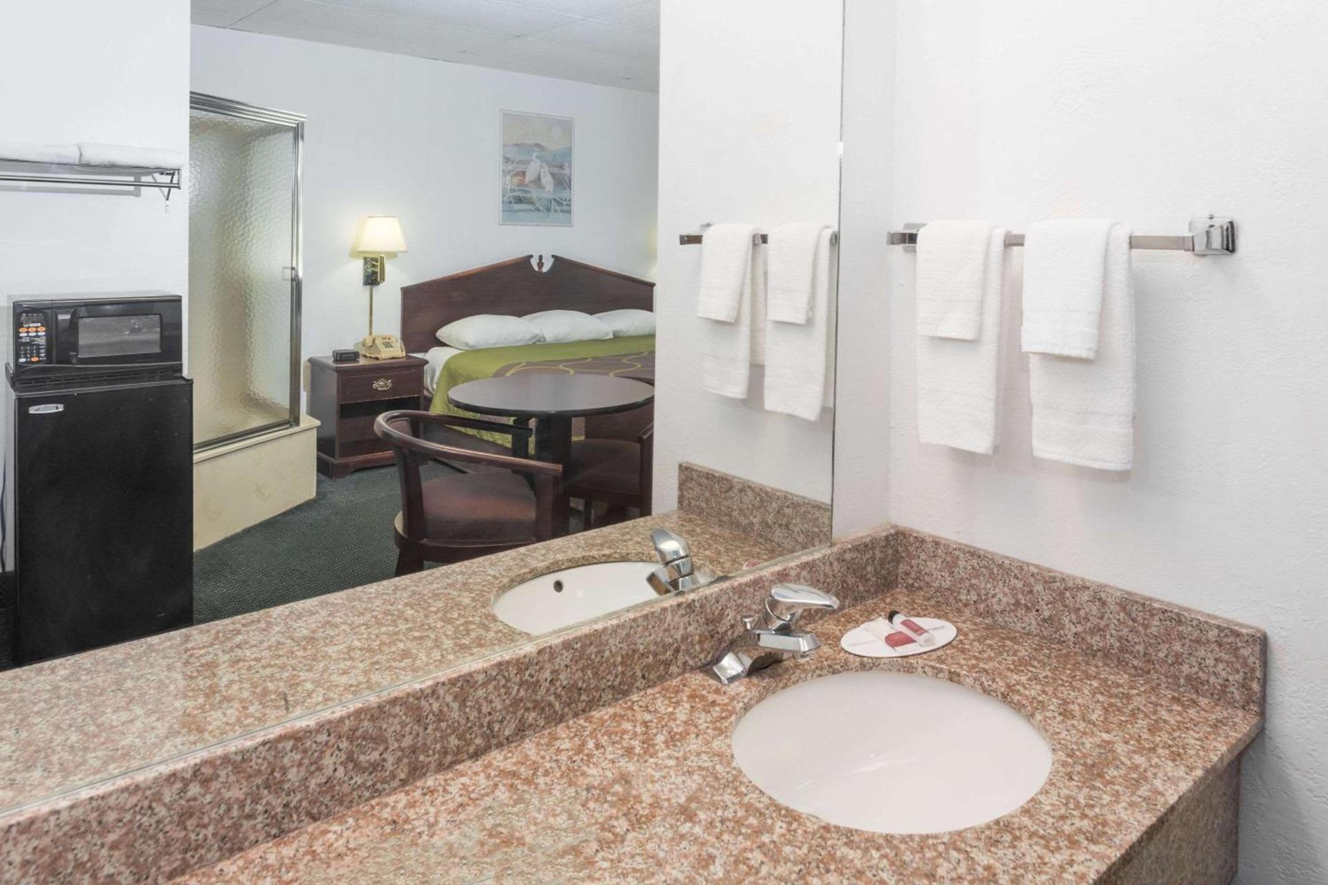 Super 8 by Wyndham Pompano Beach photo 14