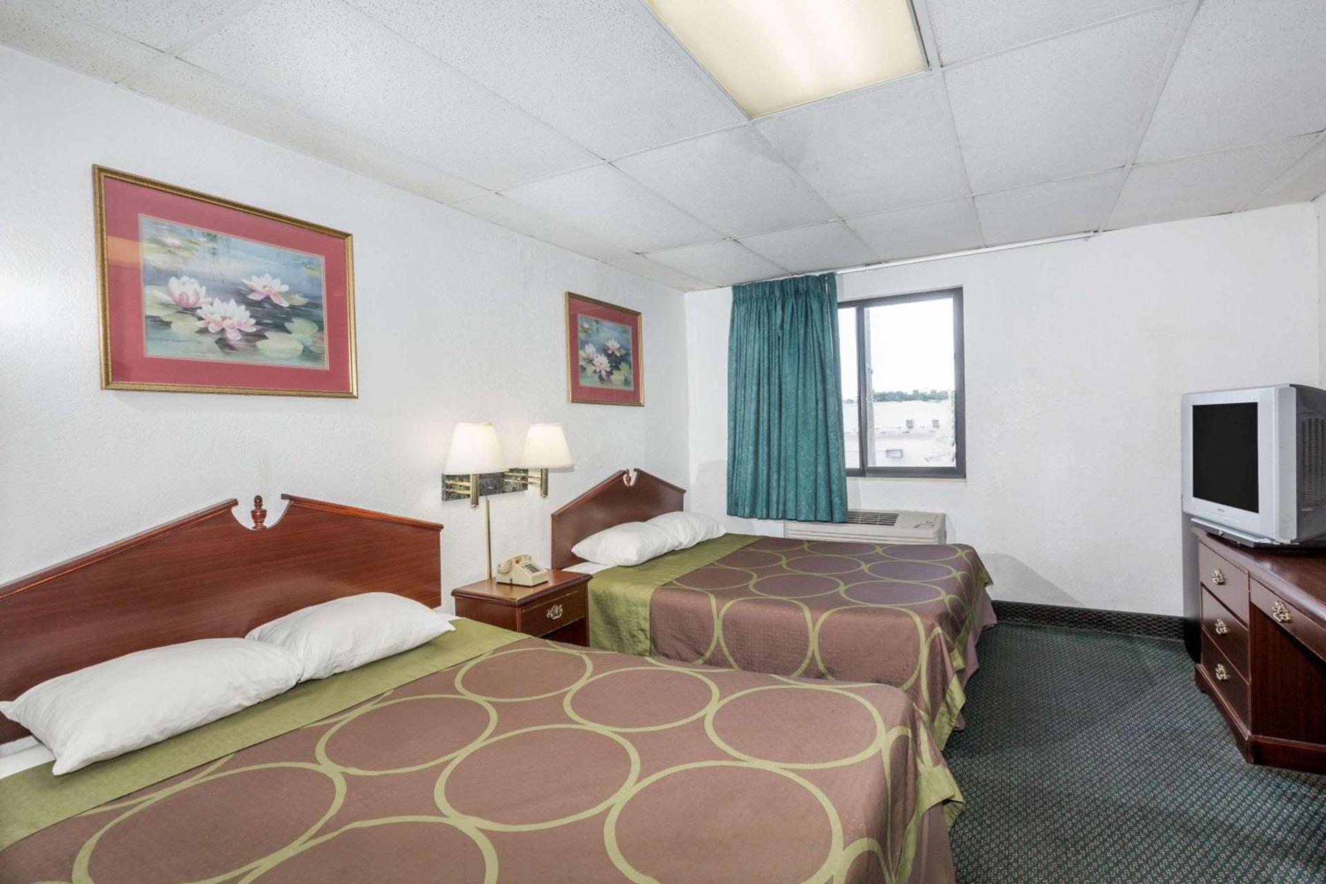 Super 8 by Wyndham Pompano Beach photo 6
