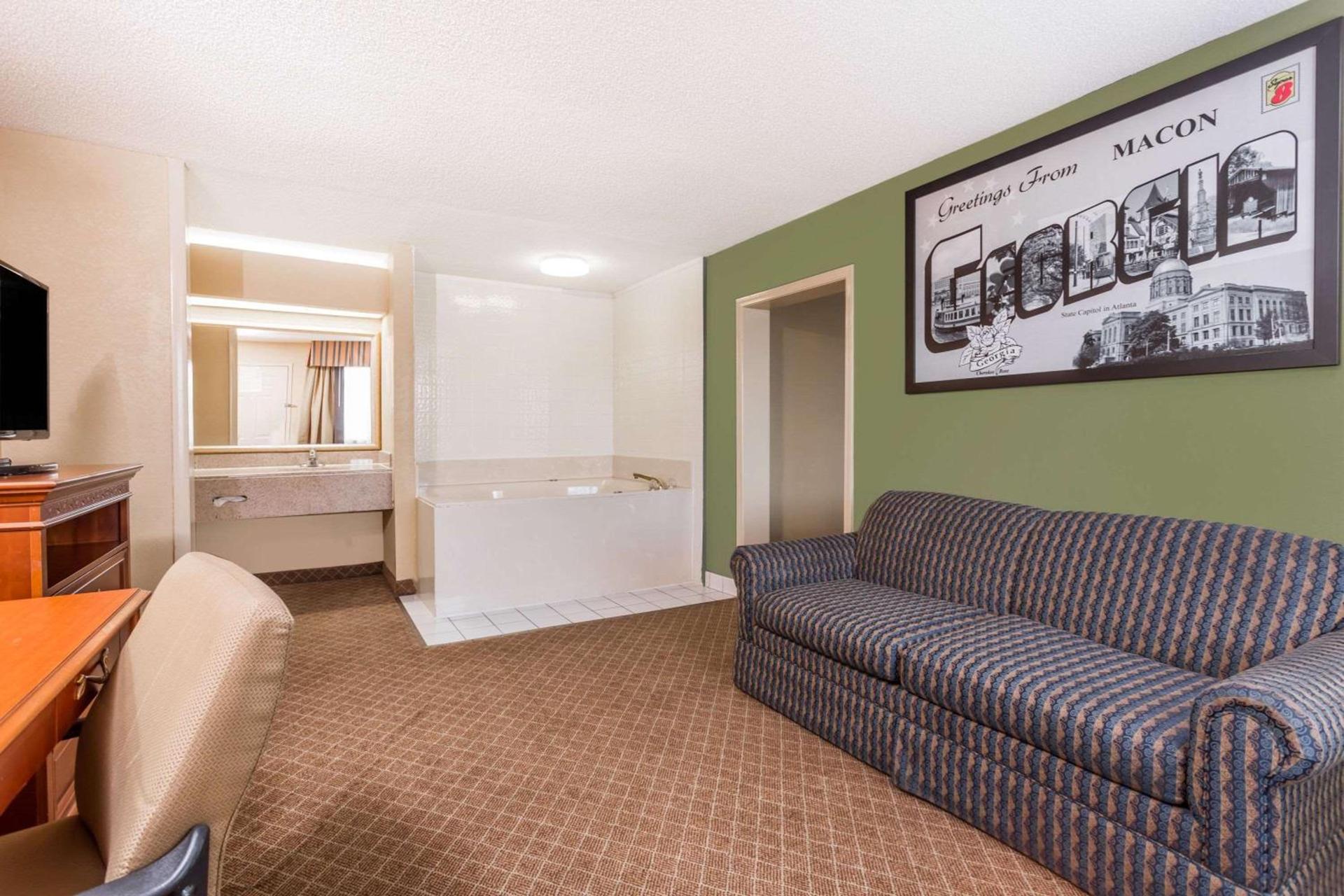 Super 8 by Wyndham Macon West photo 10