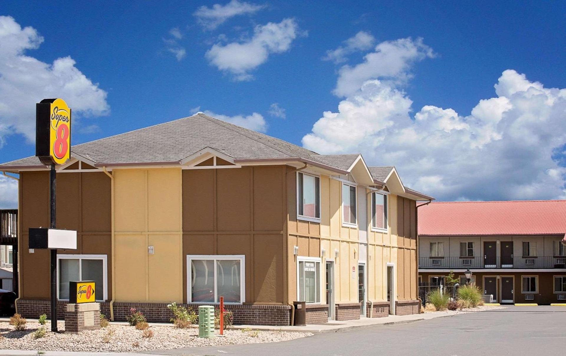 Super 8 by Wyndham Denver Central photo 1
