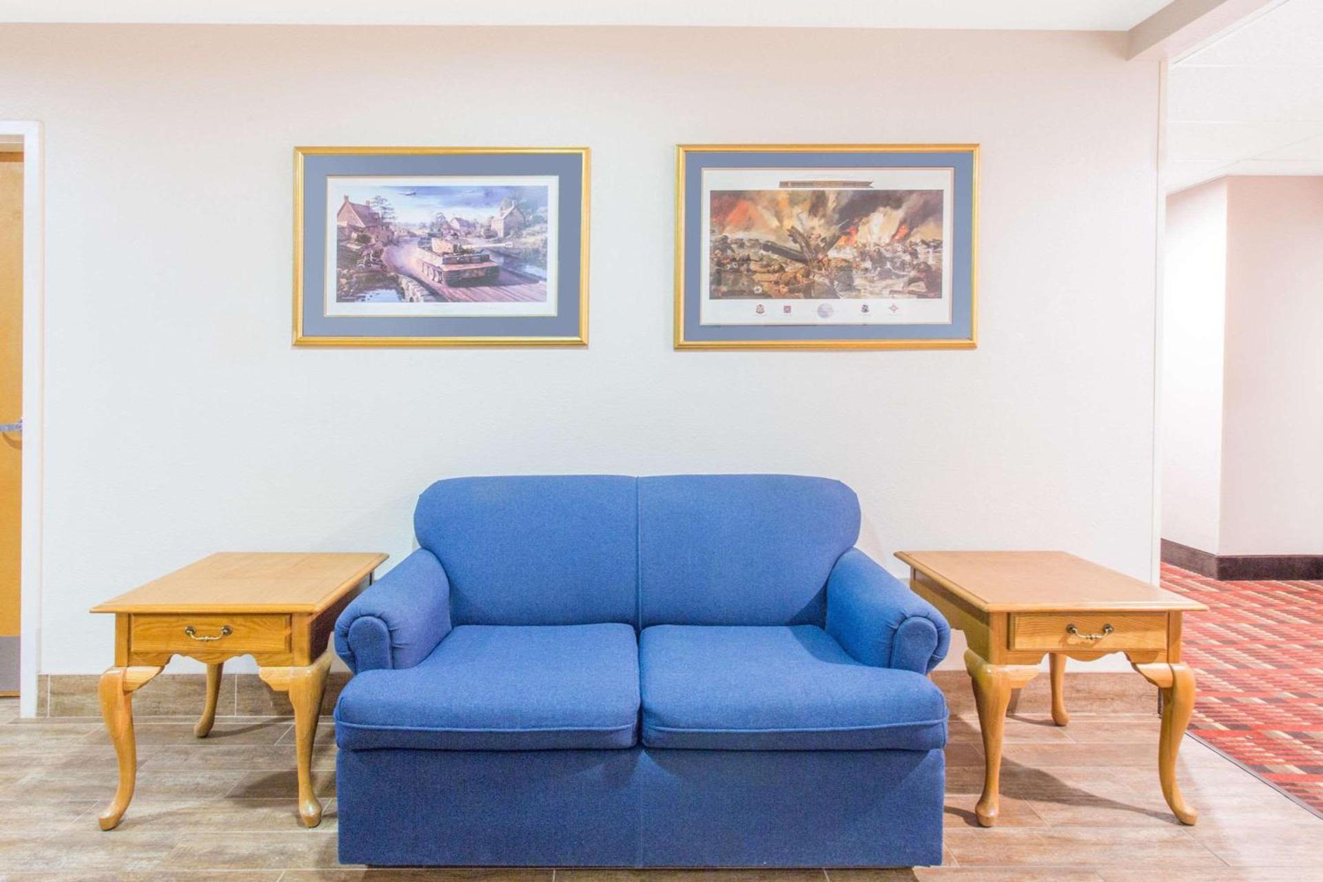 Super 8 by Wyndham Bedford photo 16
