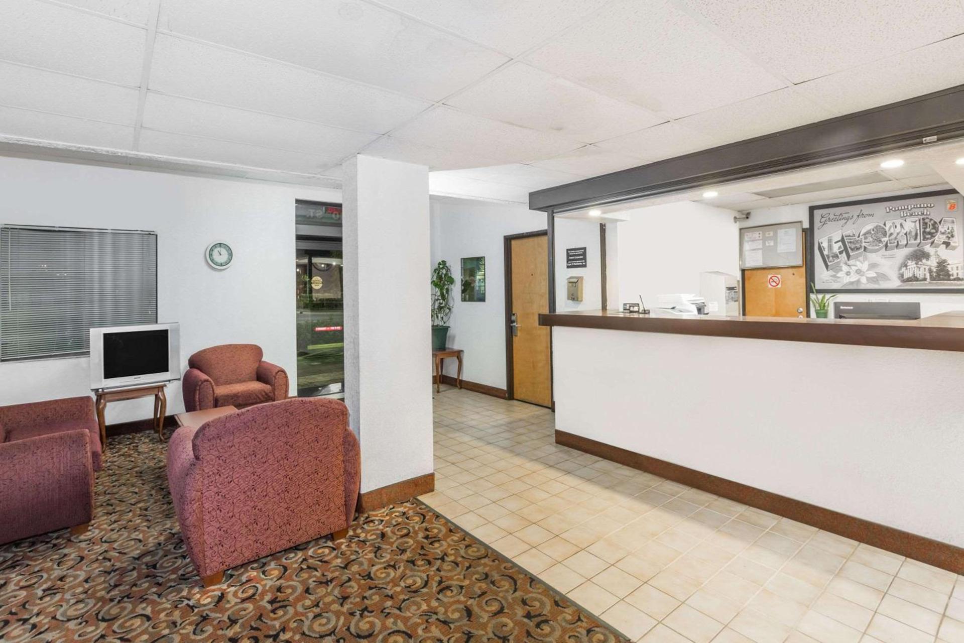 Super 8 by Wyndham Pompano Beach photo 3