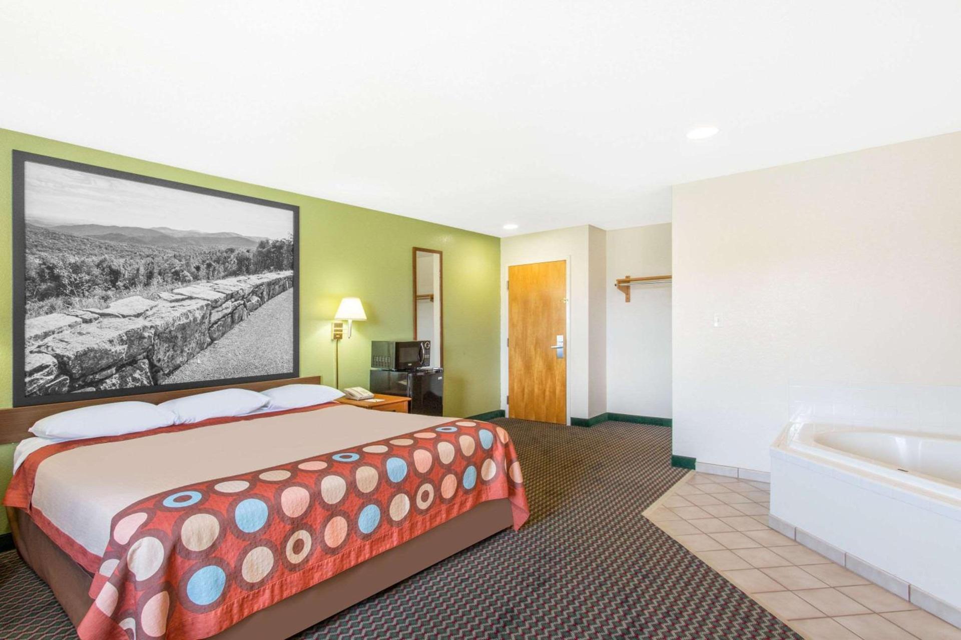 Super 8 by Wyndham Bedford photo 19